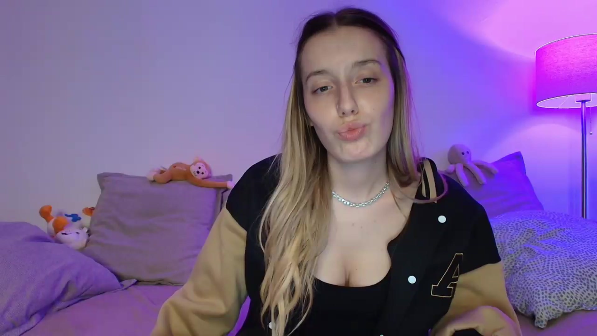 Gallery image thumbnail from Elenaxkiss's myfreecams stream on, 09/16/2026, 20:06 image 18 of 20