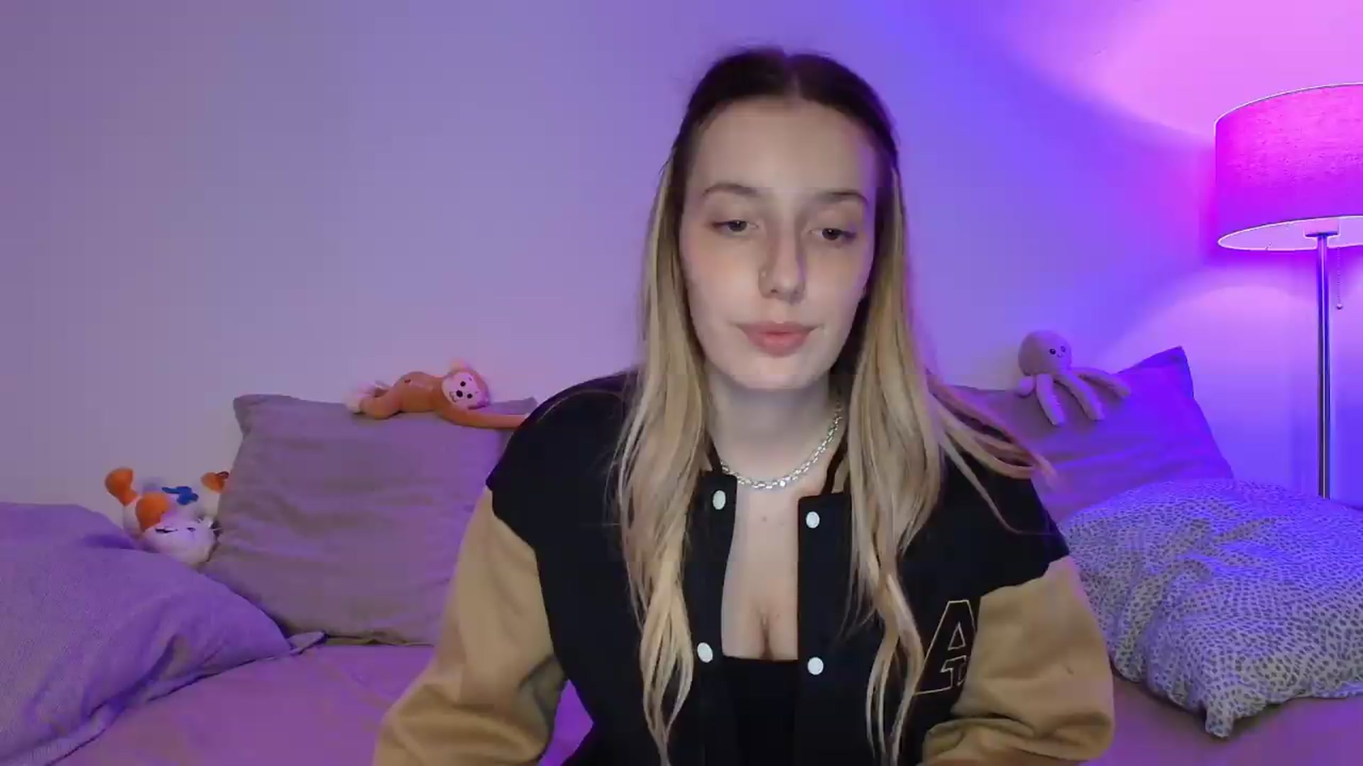 Gallery image thumbnail from Elenaxkiss's myfreecams stream on, 09/16/2026, 20:06 image 17 of 20