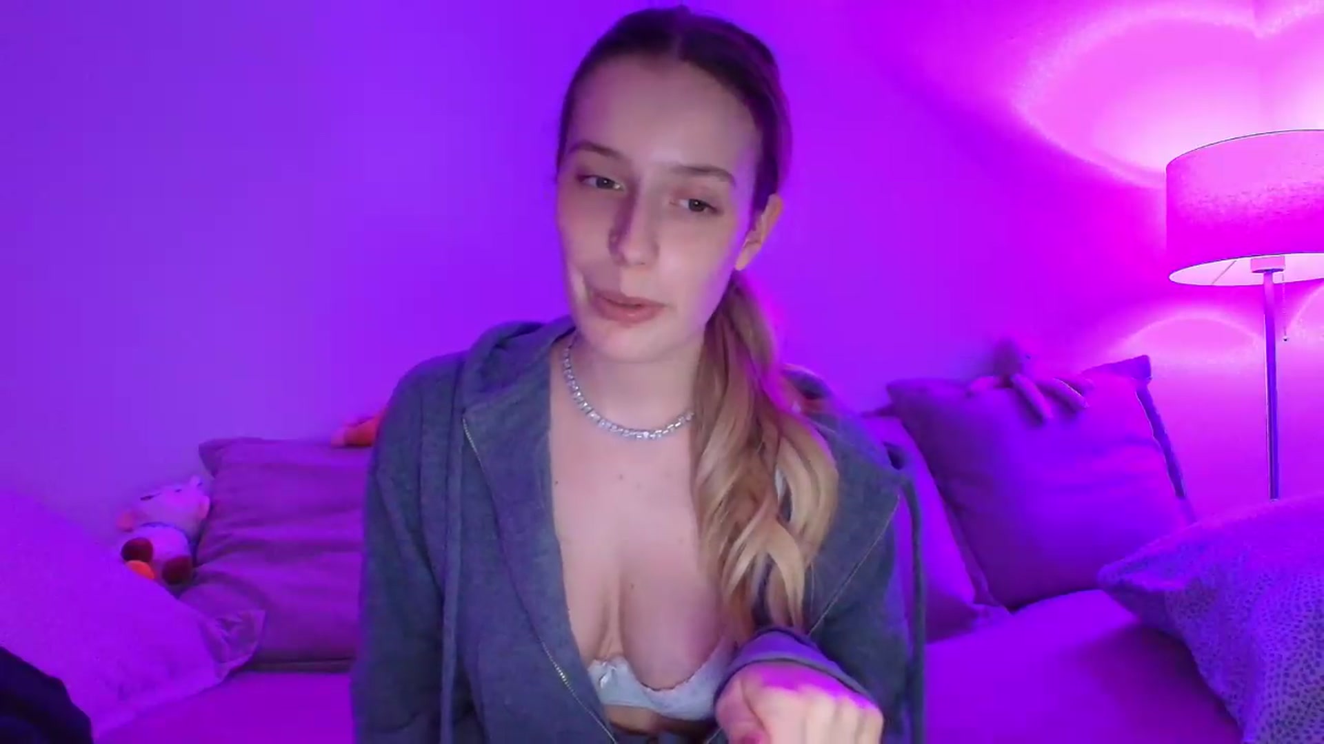 Gallery image thumbnail from Elenaxkiss's myfreecams stream on, 09/17/2026, 11:21 image 14 of 20