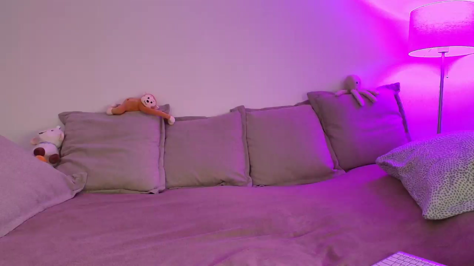 Gallery image thumbnail from Elenaxkiss's myfreecams stream on, 09/17/2026, 11:21 image 2 of 20