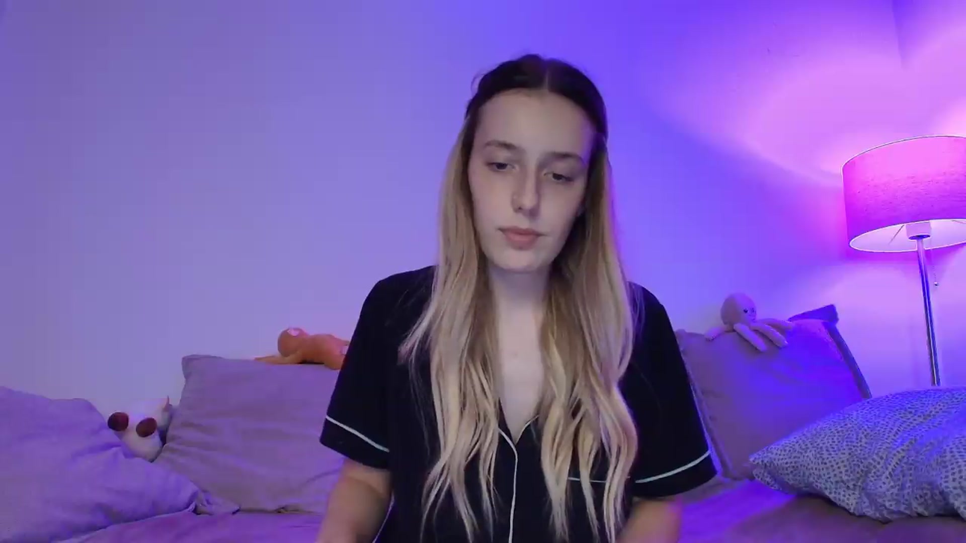 Gallery image thumbnail from Elenaxkiss's myfreecams stream on, 09/17/2026, 20:44 image 6 of 20