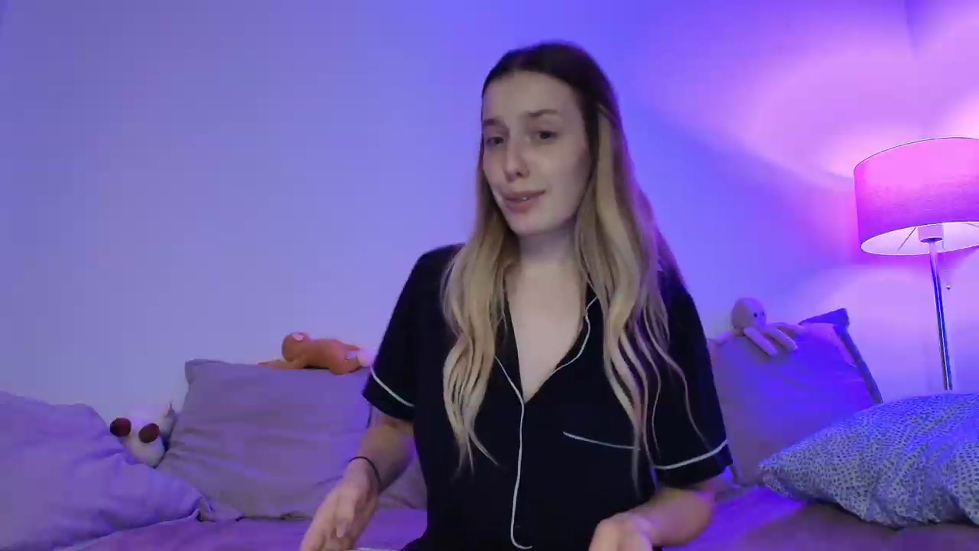Gallery image thumbnail from Elenaxkiss's myfreecams stream on, 09/17/2026, 20:44 image 10 of 20