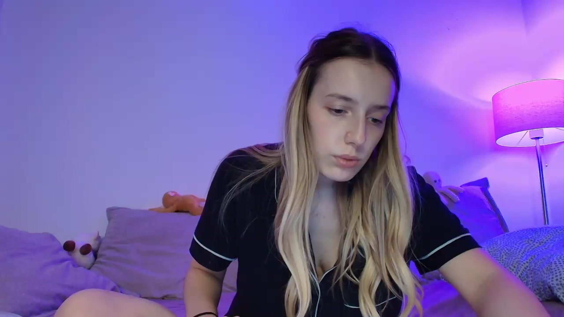 Gallery image thumbnail from Elenaxkiss's myfreecams stream on, 09/17/2026, 20:44 image 9 of 20