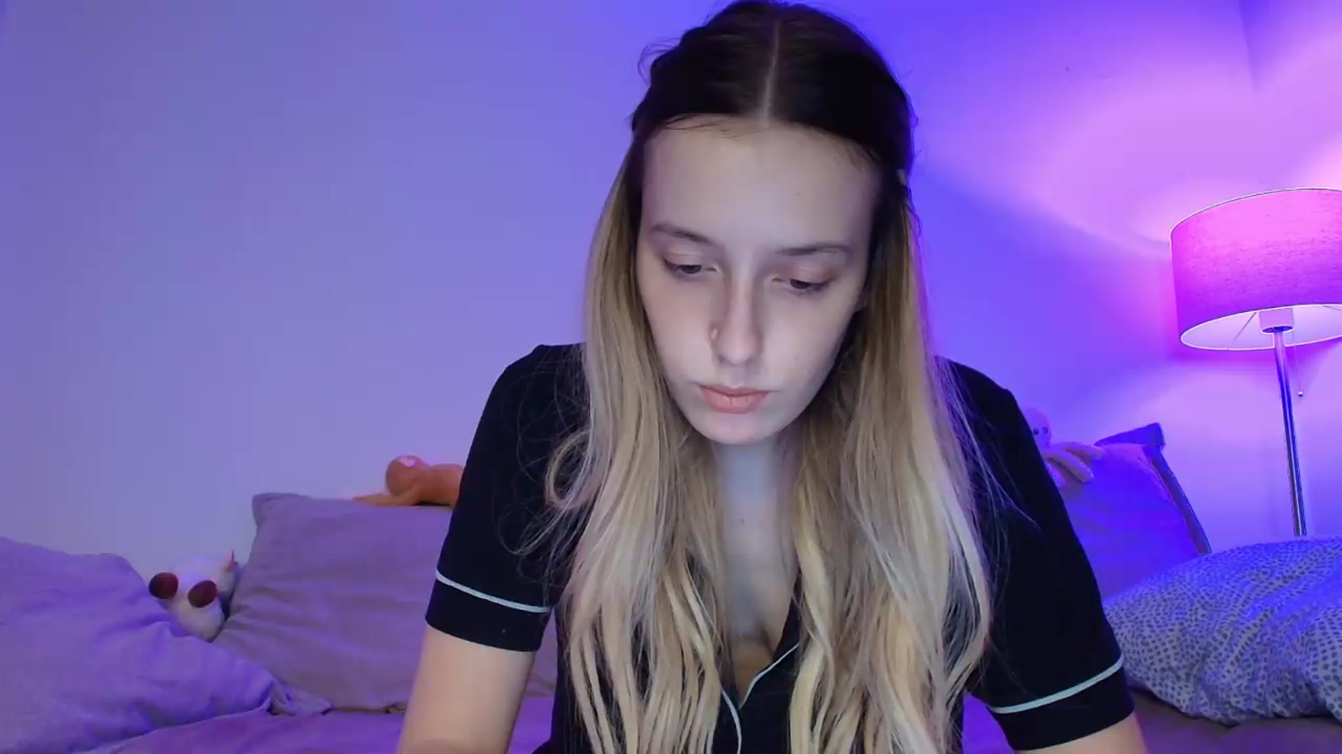 Gallery image thumbnail from Elenaxkiss's myfreecams stream on, 09/17/2026, 20:44 image 5 of 20
