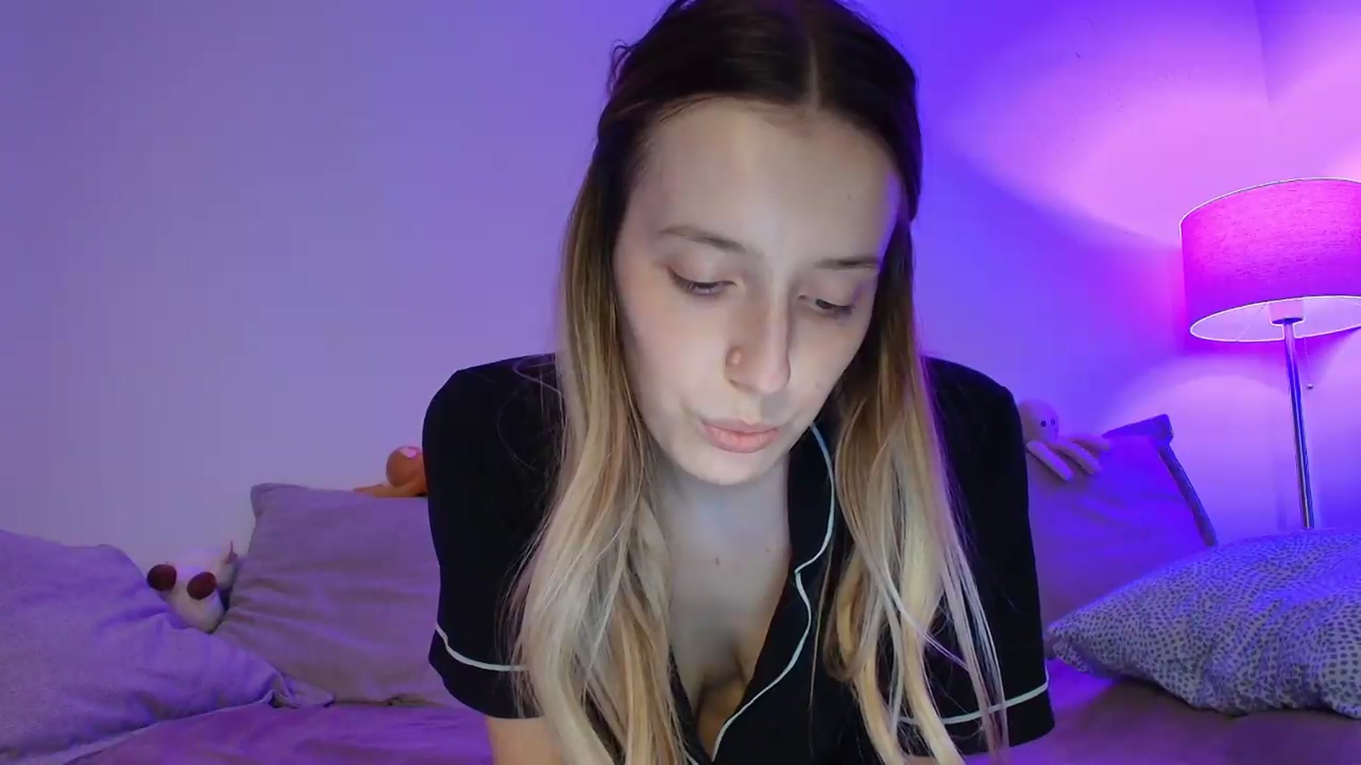 Gallery image thumbnail from Elenaxkiss's myfreecams stream on, 09/17/2026, 20:44 image 20 of 20