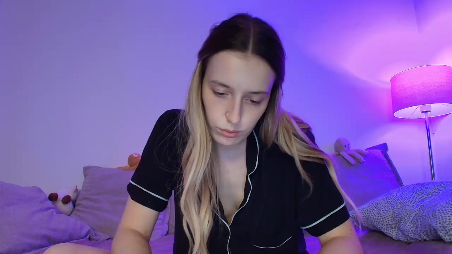 Gallery image thumbnail from Elenaxkiss's myfreecams stream on, 09/17/2026, 20:44 image 14 of 20