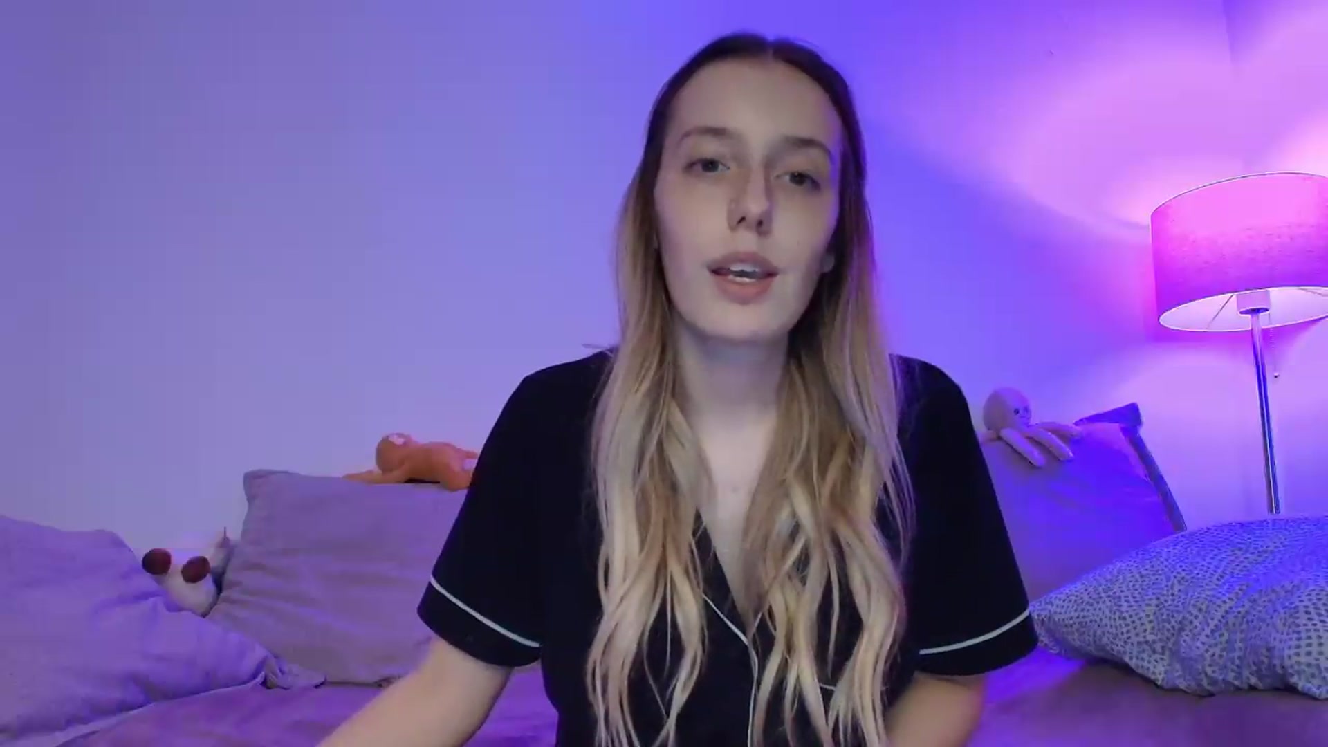 Gallery image thumbnail from Elenaxkiss's myfreecams stream on, 09/17/2026, 20:44 image 19 of 20