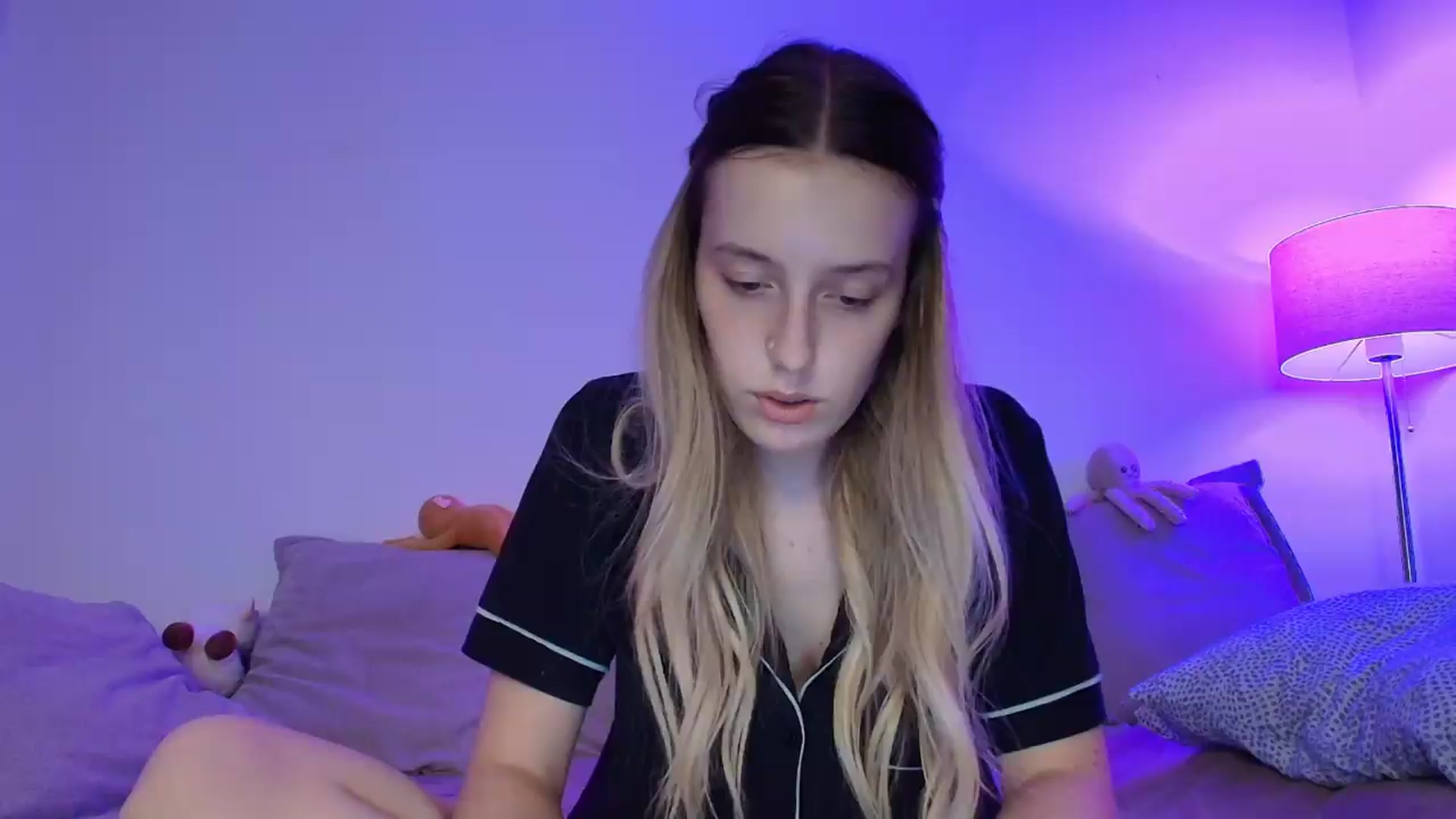 Gallery image thumbnail from Elenaxkiss's myfreecams stream on, 09/17/2026, 20:44 image 4 of 20