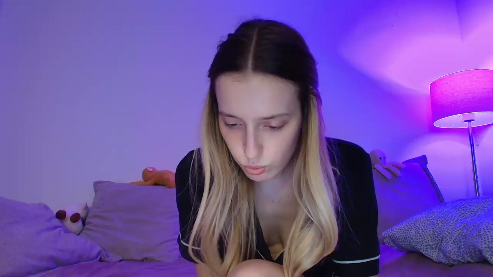 Gallery image thumbnail from Elenaxkiss's myfreecams stream on, 09/17/2026, 20:44 image 11 of 20