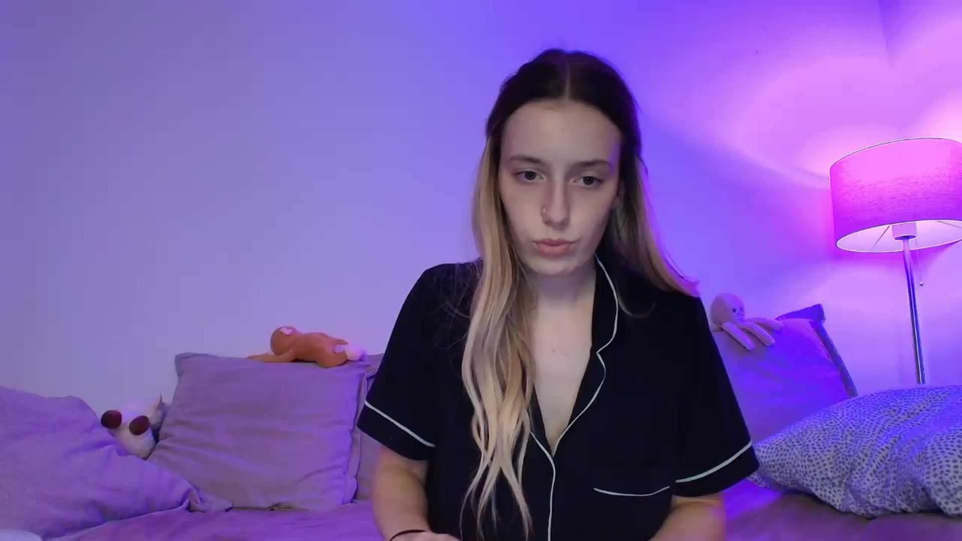 Gallery image thumbnail from Elenaxkiss's myfreecams stream on, 09/17/2026, 20:44 image 13 of 20