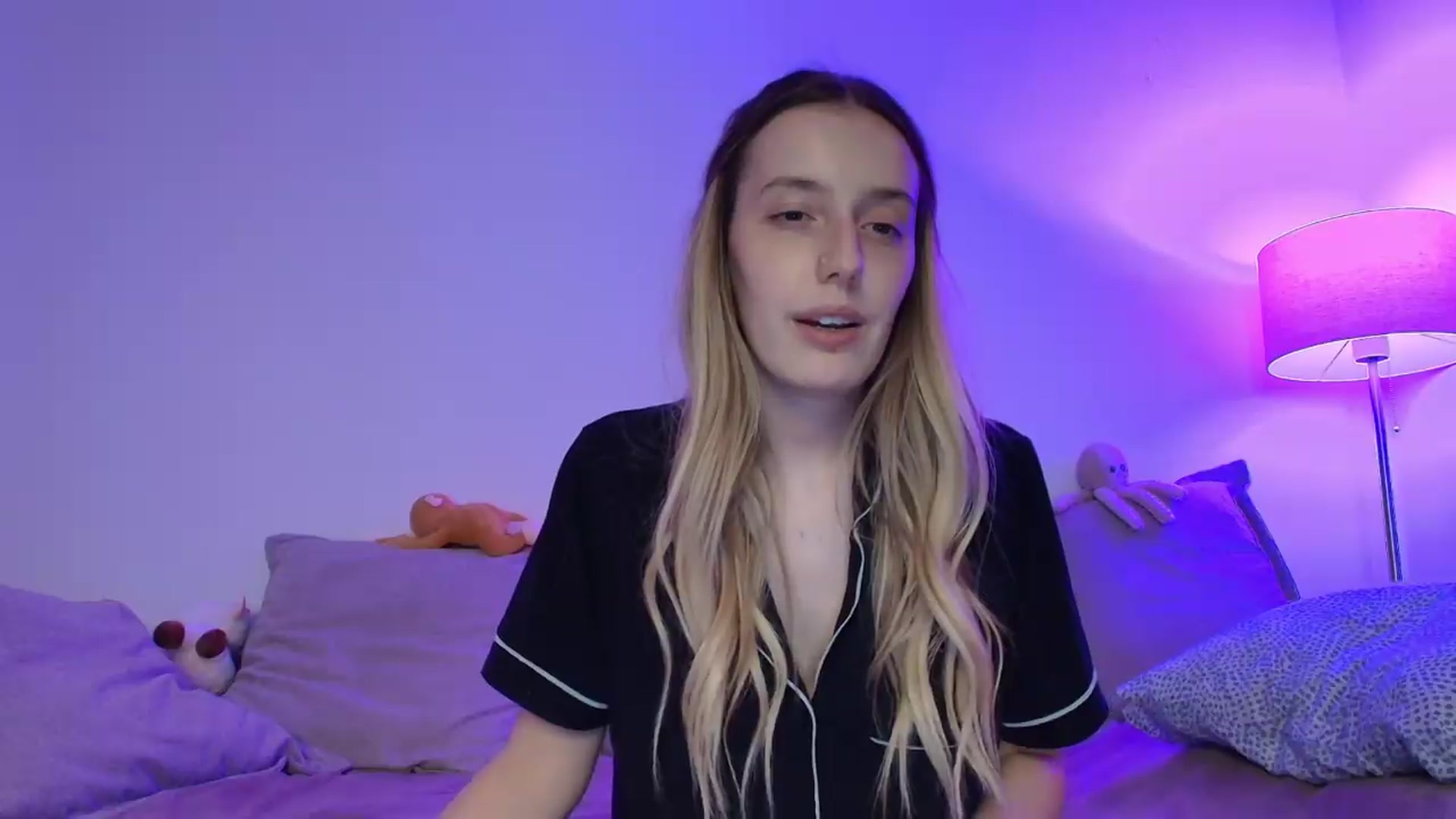 Gallery image thumbnail from Elenaxkiss's myfreecams stream on, 09/17/2026, 20:44 image 12 of 20