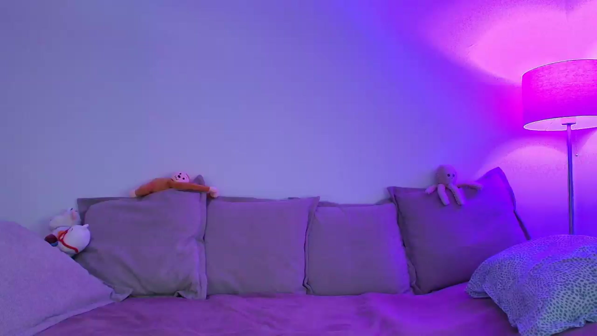 Gallery image thumbnail from Elenaxkiss's myfreecams stream on, 09/19/2026, 10:44 image 18 of 20