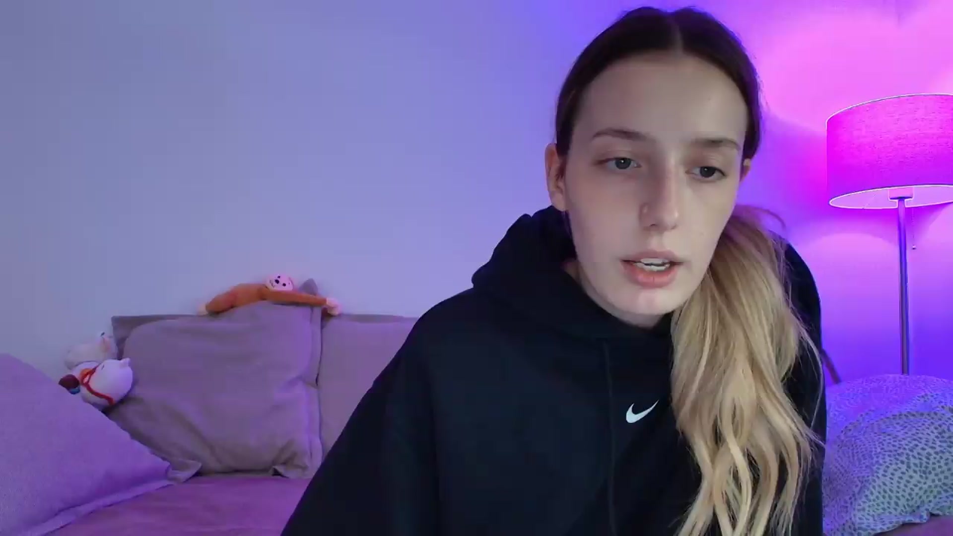 Gallery image thumbnail from Elenaxkiss's myfreecams stream on, 09/19/2026, 10:44 image 11 of 20