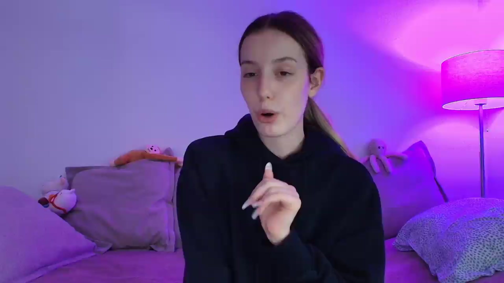 Gallery image thumbnail from Elenaxkiss's myfreecams stream on, 09/19/2026, 10:44 image 20 of 20