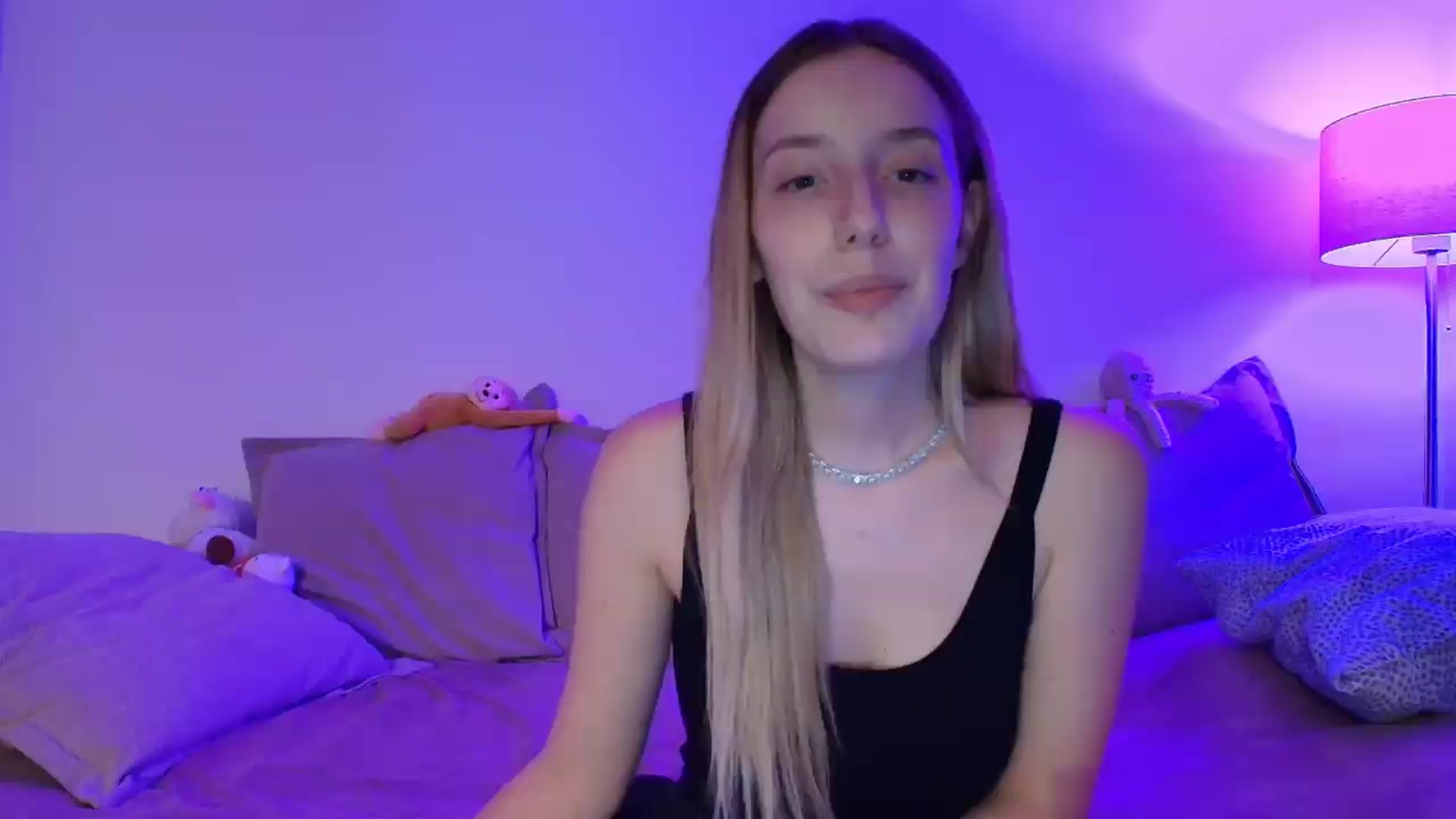 Gallery image thumbnail from Elenaxkiss's myfreecams stream on, 09/19/2026, 17:56 image 5 of 20