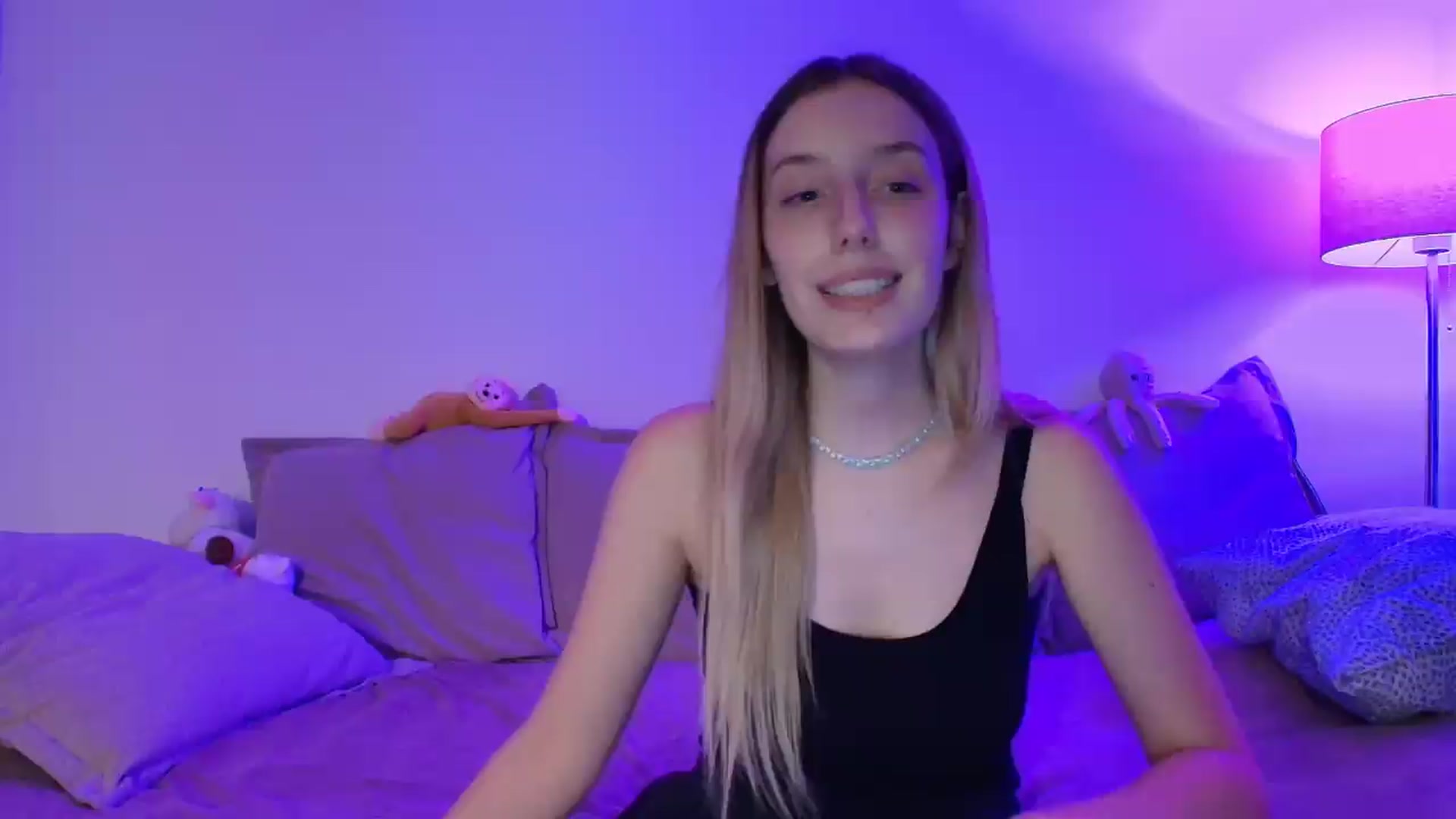 Gallery image thumbnail from Elenaxkiss's myfreecams stream on, 09/19/2026, 17:56 image 4 of 20