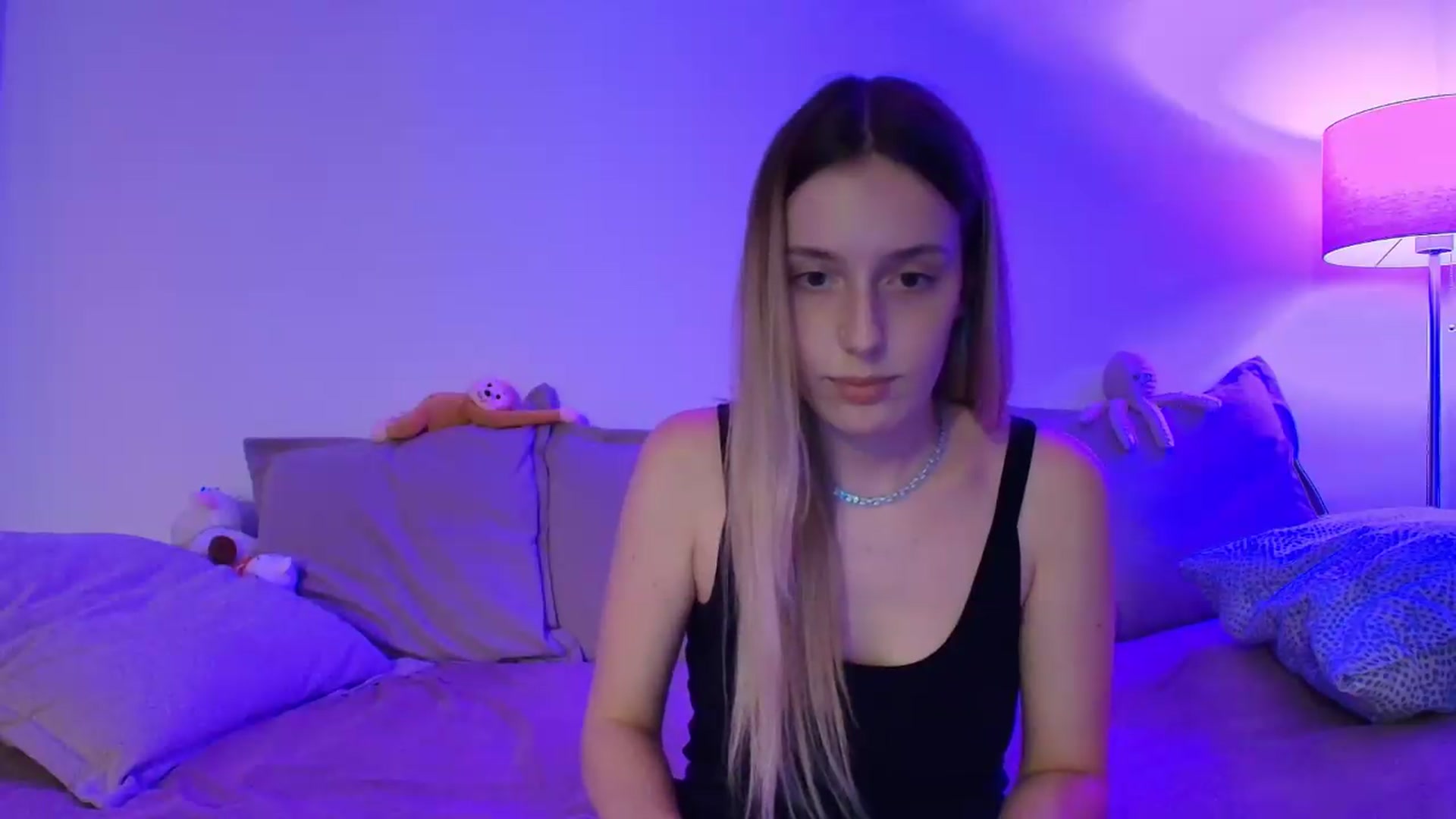 Gallery image thumbnail from Elenaxkiss's myfreecams stream on, 09/19/2026, 17:56 image 17 of 20