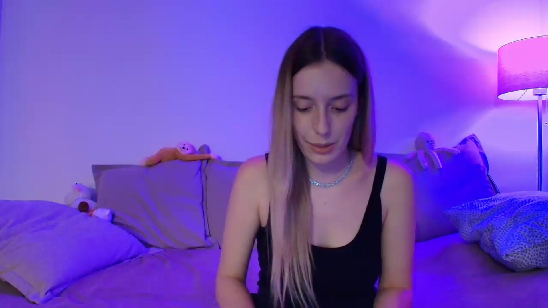 Gallery image thumbnail from Elenaxkiss's myfreecams stream on, 09/19/2026, 17:56 image 18 of 20