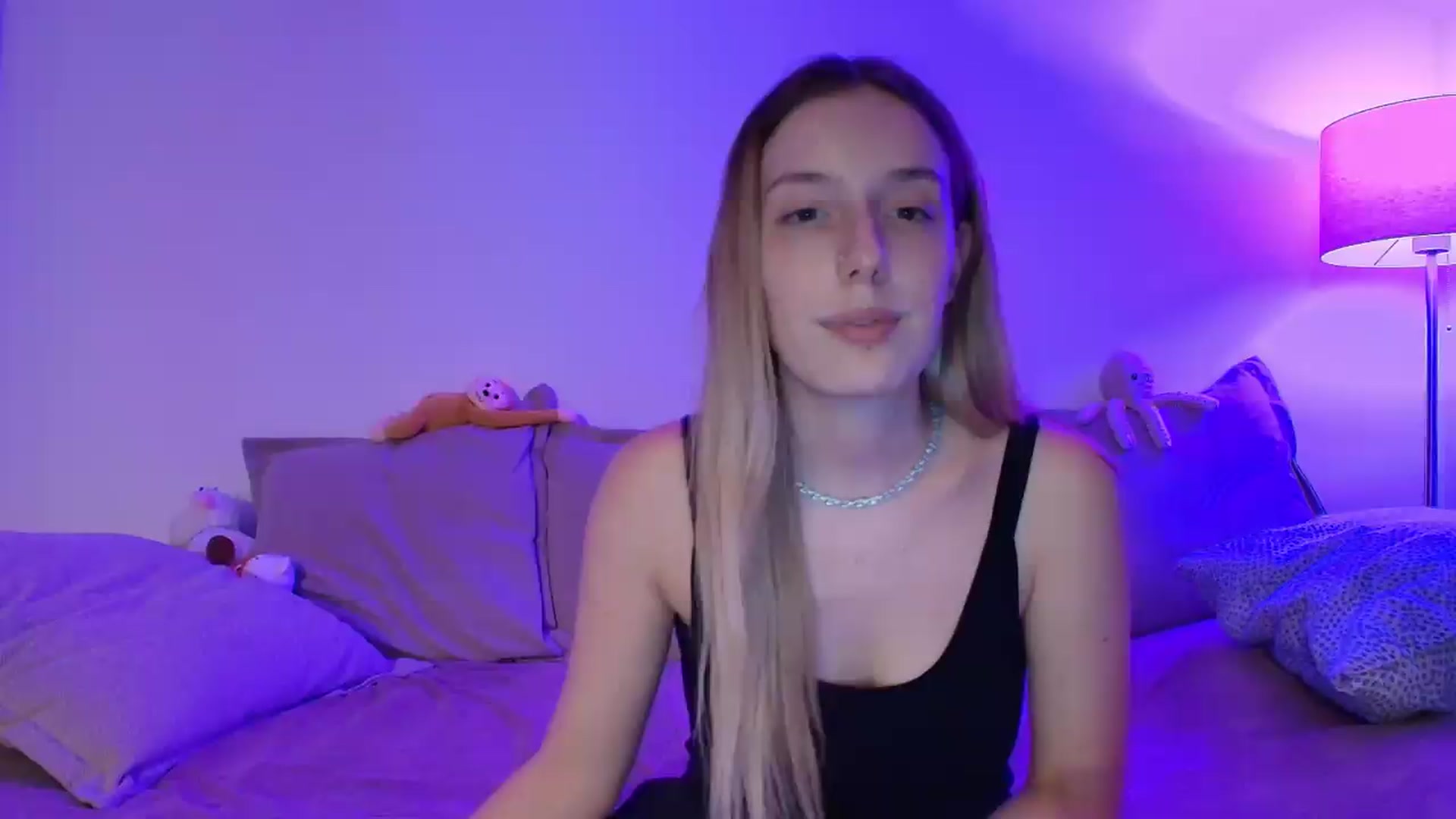 Gallery image thumbnail from Elenaxkiss's myfreecams stream on, 09/19/2026, 17:56 image 1 of 20