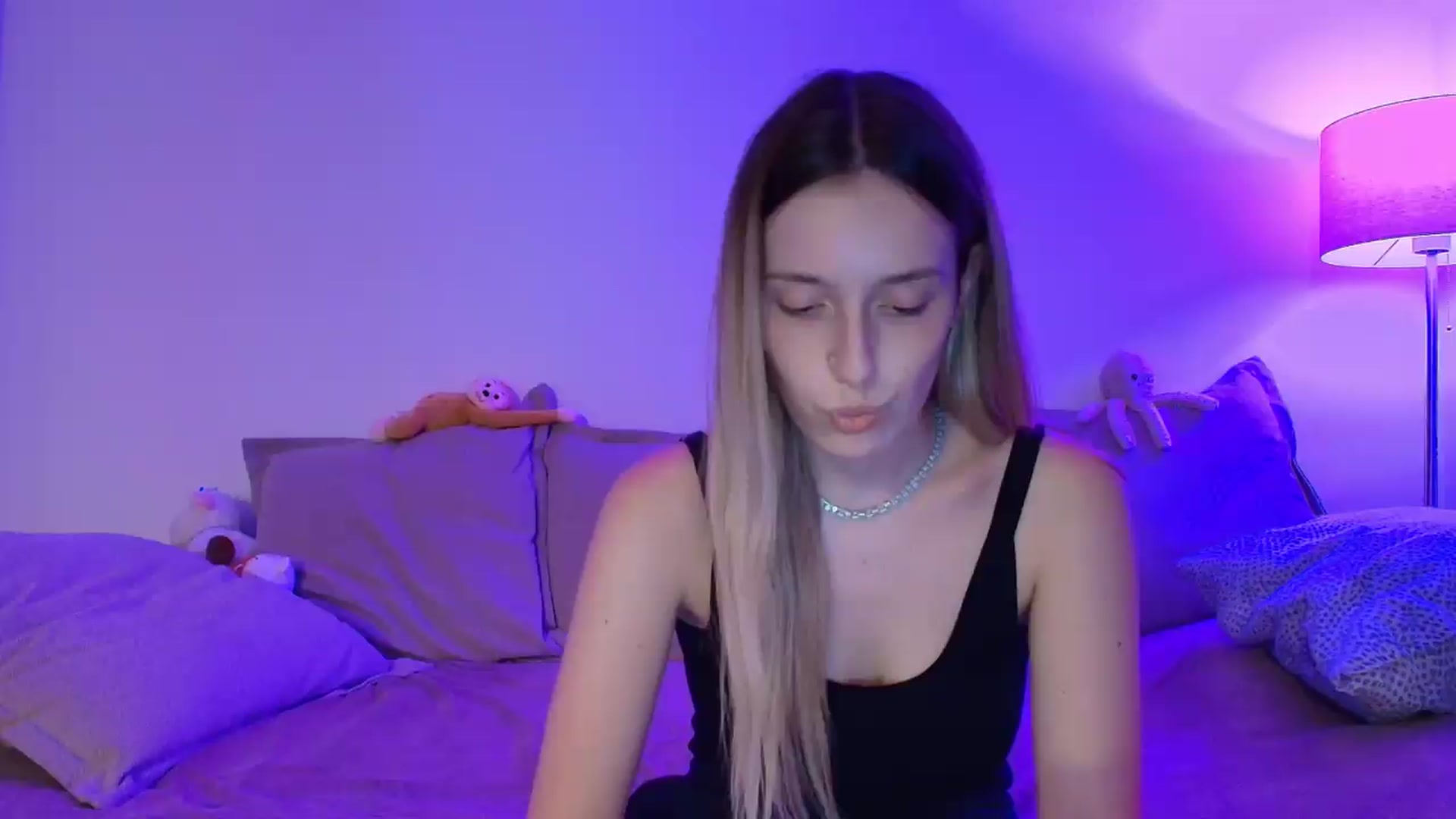 Gallery image thumbnail from Elenaxkiss's myfreecams stream on, 09/19/2026, 17:56 image 2 of 20
