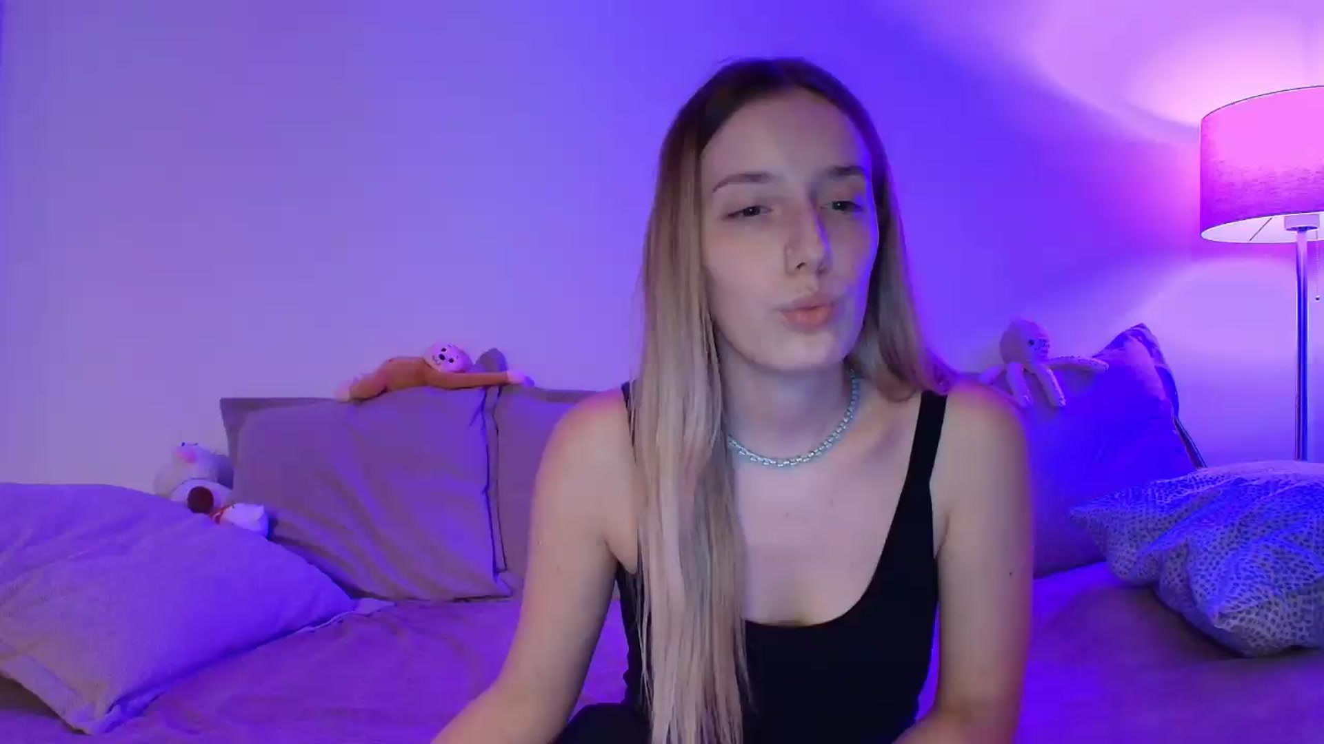 Gallery image thumbnail from Elenaxkiss's myfreecams stream on, 09/19/2026, 17:56 image 3 of 20