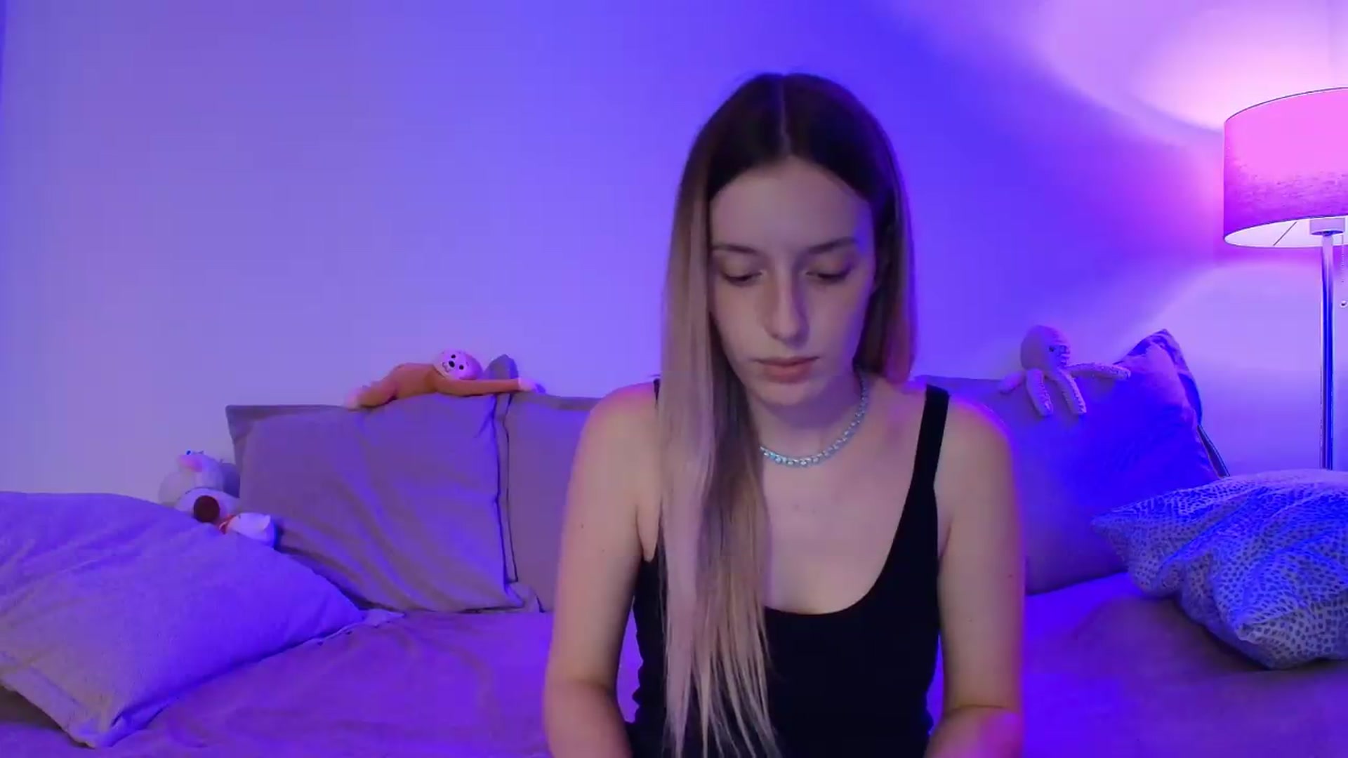Gallery image thumbnail from Elenaxkiss's myfreecams stream on, 09/19/2026, 17:56 image 16 of 20