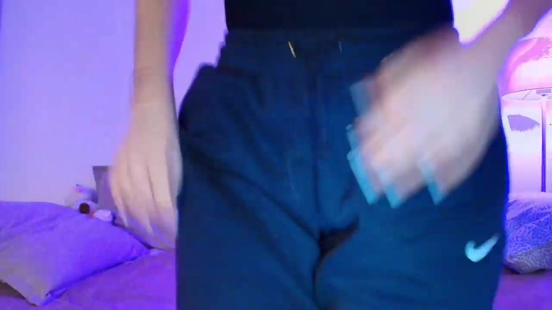 Gallery image thumbnail from Elenaxkiss's myfreecams stream on, 09/19/2026, 17:56 image 19 of 20