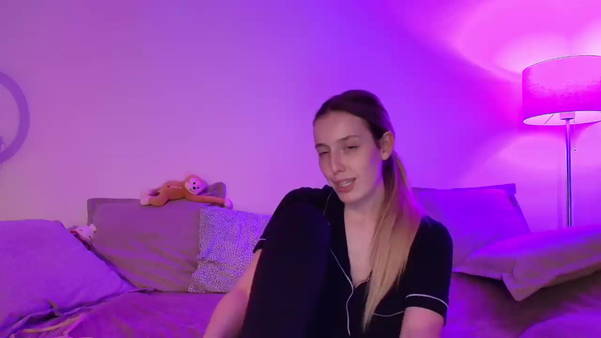 Gallery image thumbnail from Elenaxkiss's myfreecams stream on, 09/20/2026, 20:31 image 15 of 20