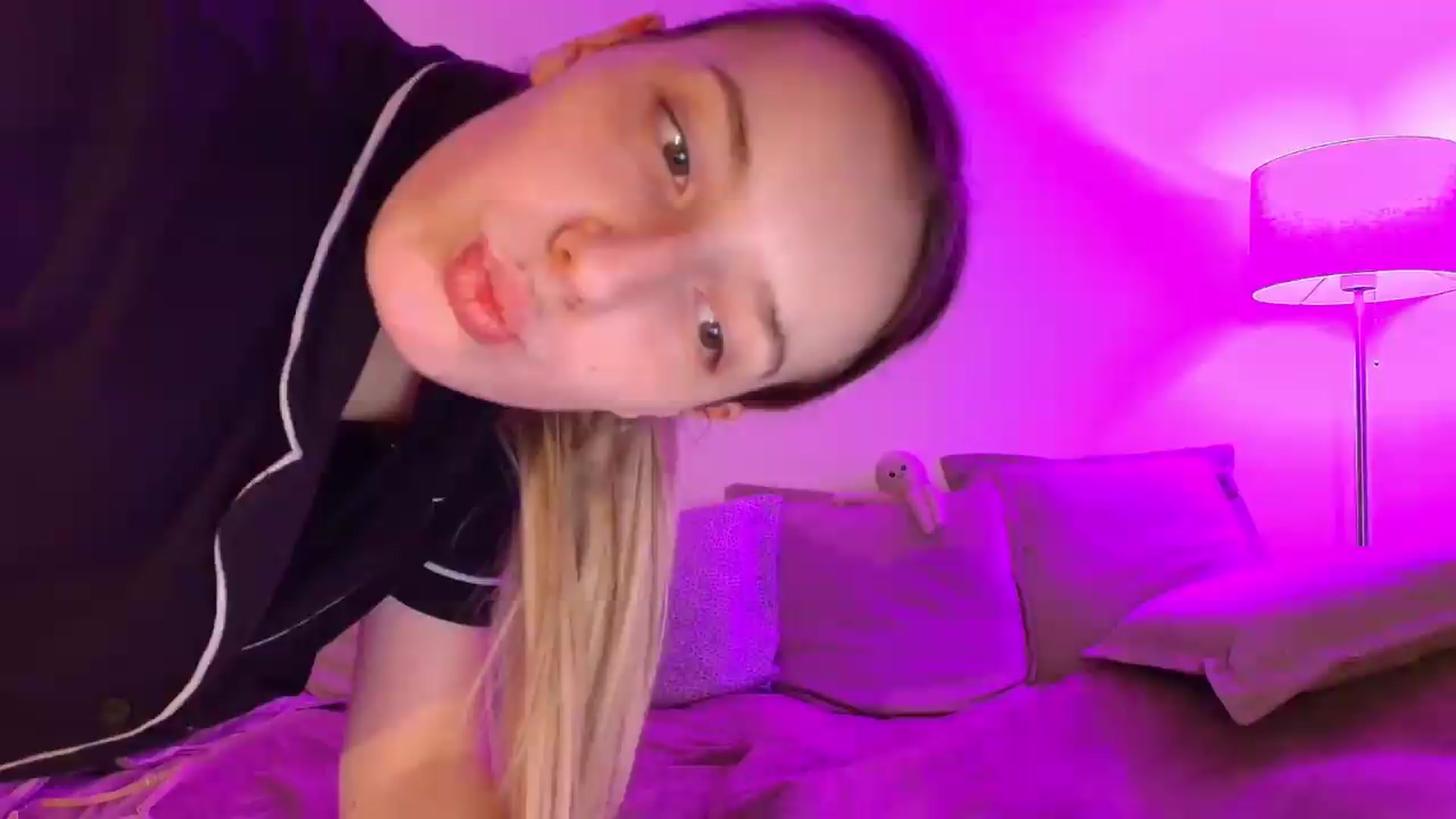 Gallery image thumbnail from Elenaxkiss's myfreecams stream on, 09/20/2026, 20:31 image 2 of 20