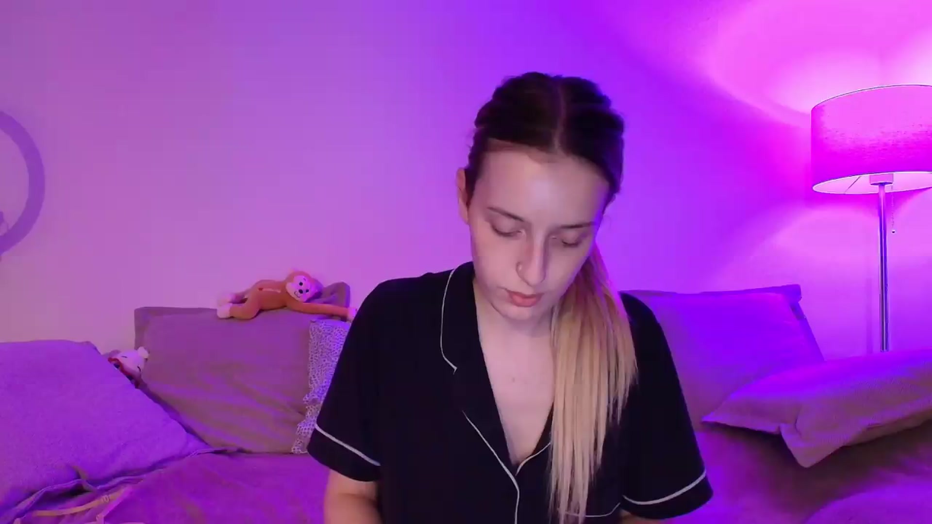 Gallery image thumbnail from Elenaxkiss's myfreecams stream on, 09/20/2026, 20:31 image 18 of 20