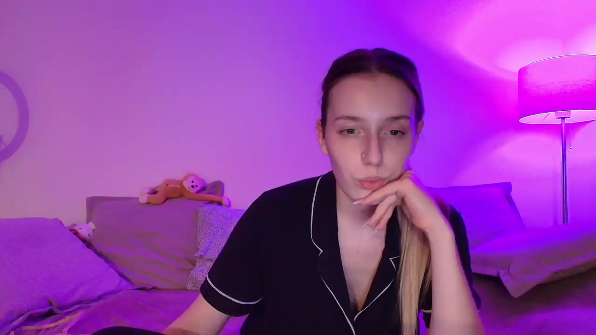 Gallery image thumbnail from Elenaxkiss's myfreecams stream on, 09/20/2026, 20:31 image 13 of 20