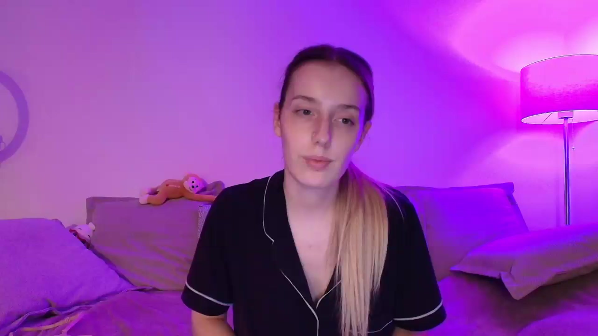 Gallery image thumbnail from Elenaxkiss's myfreecams stream on, 09/20/2026, 20:31 image 17 of 20