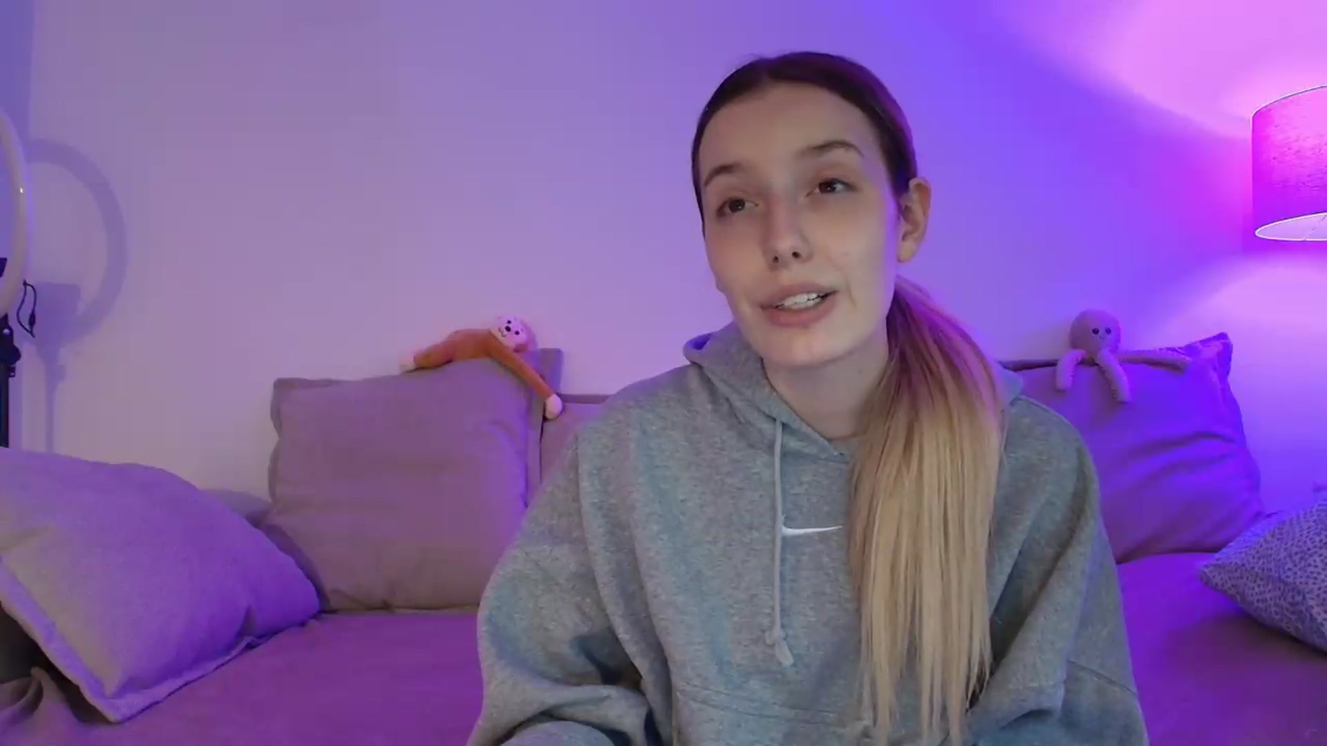 Gallery image thumbnail from Elenaxkiss's myfreecams stream on, 09/21/2026, 10:23 image 16 of 20