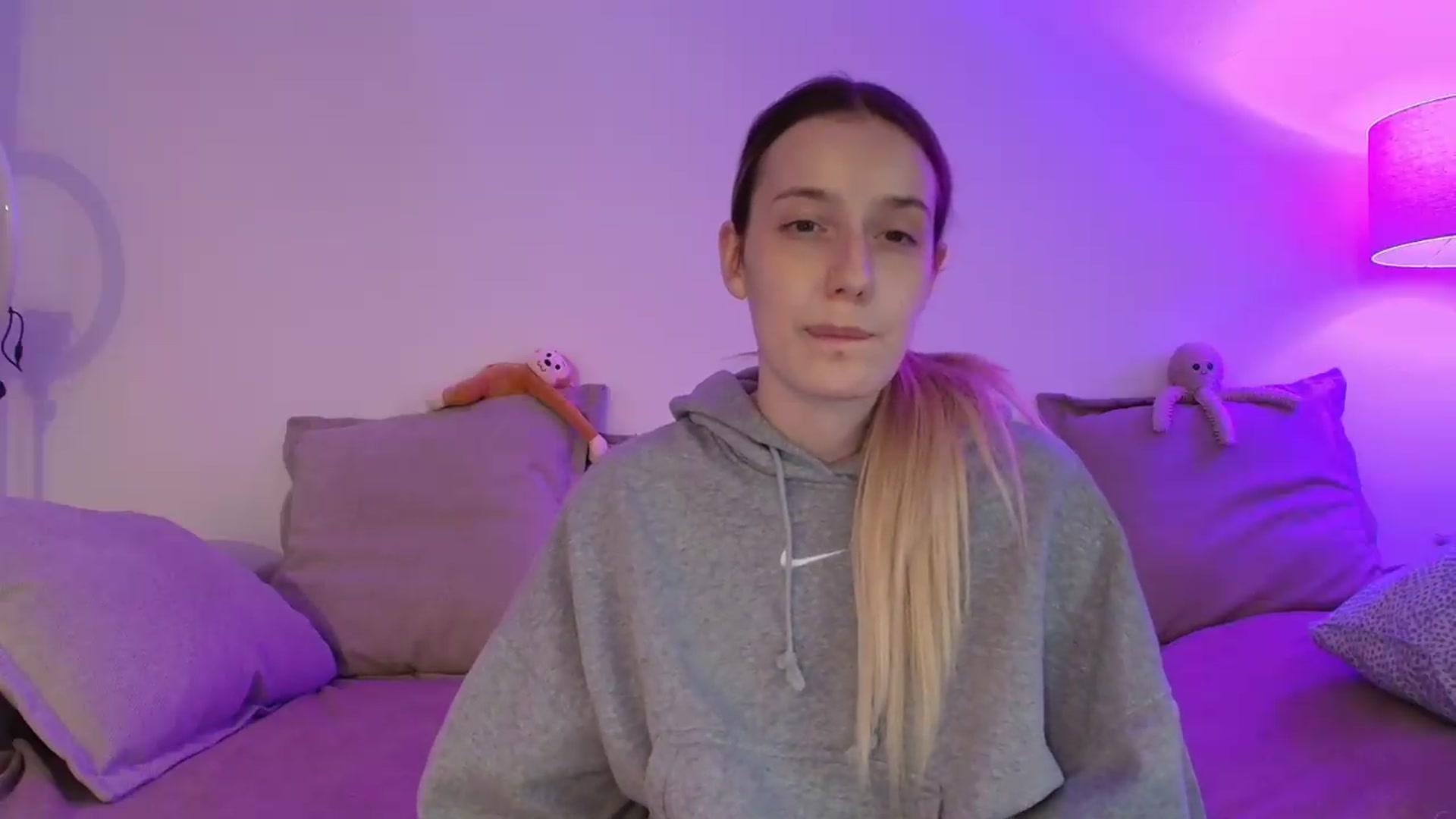 Gallery image thumbnail from Elenaxkiss's myfreecams stream on, 09/21/2026, 10:23 image 15 of 20