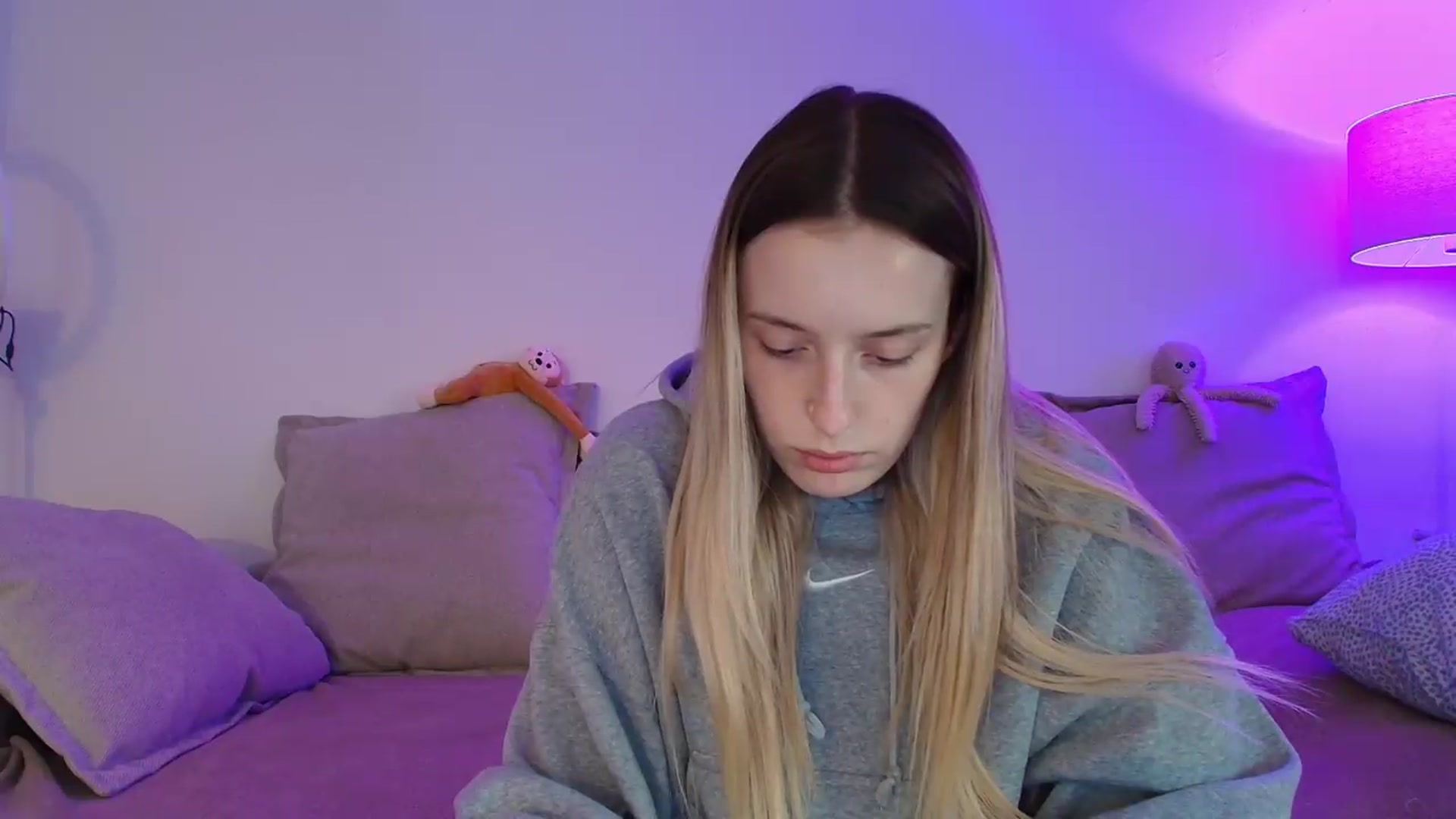 Gallery image thumbnail from Elenaxkiss's myfreecams stream on, 09/21/2026, 10:23 image 19 of 20