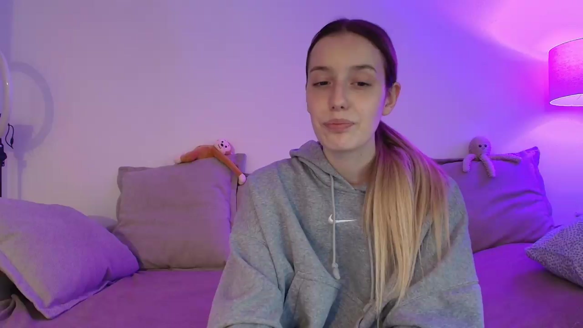 Gallery image thumbnail from Elenaxkiss's myfreecams stream on, 09/21/2026, 10:23 image 9 of 20