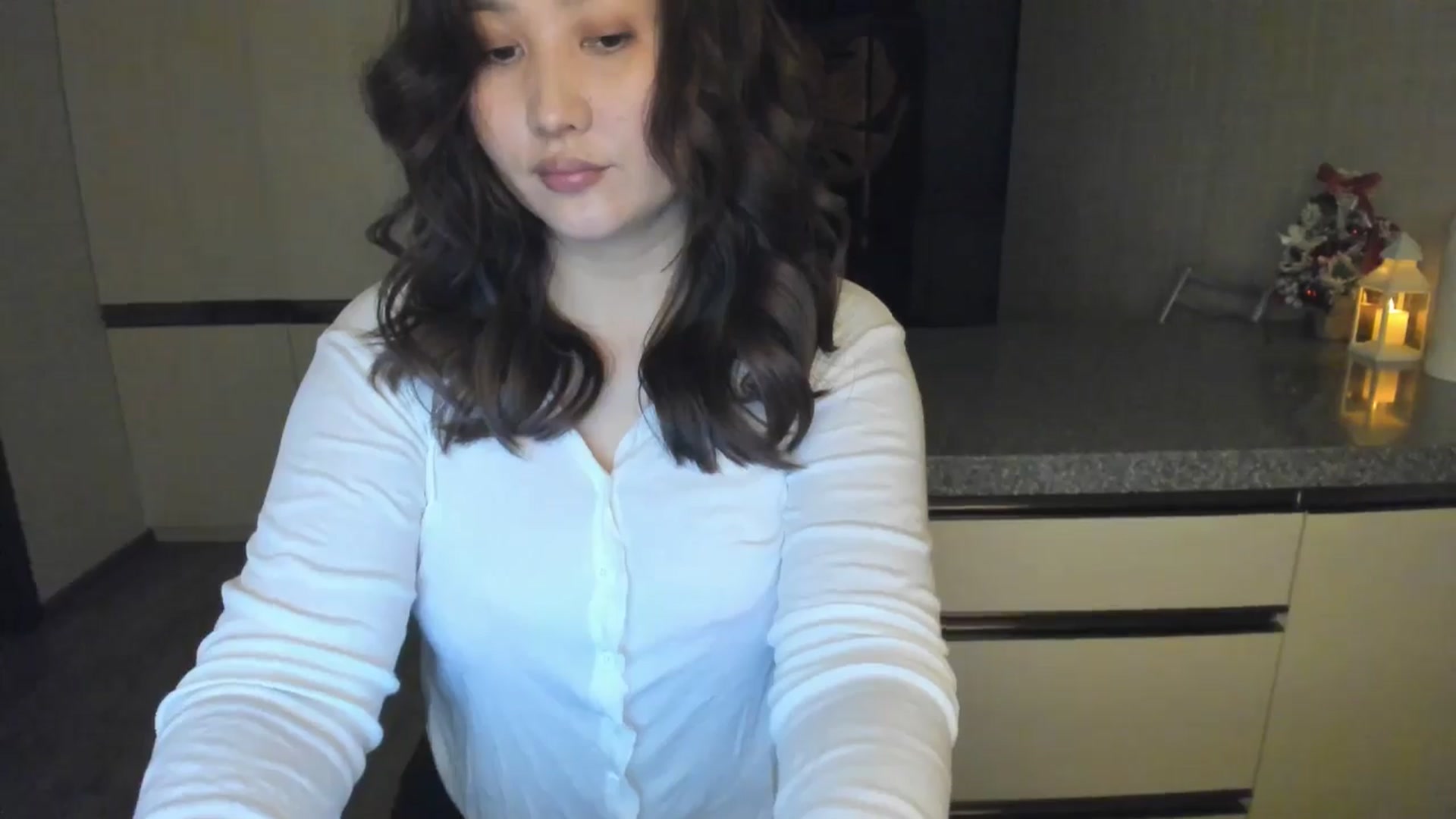 Gallery image thumbnail from Elfleur's myfreecams stream on, 12/29/2024, 24:09 image 2 of 20