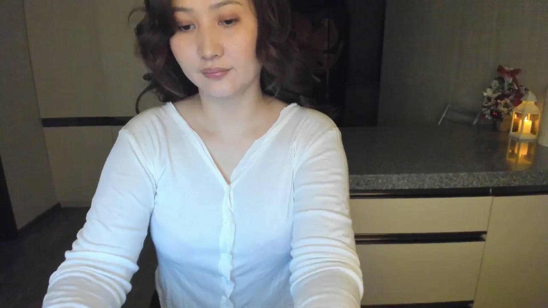 Gallery image thumbnail from Elfleur's myfreecams stream on, 12/29/2024, 24:09 image 3 of 20