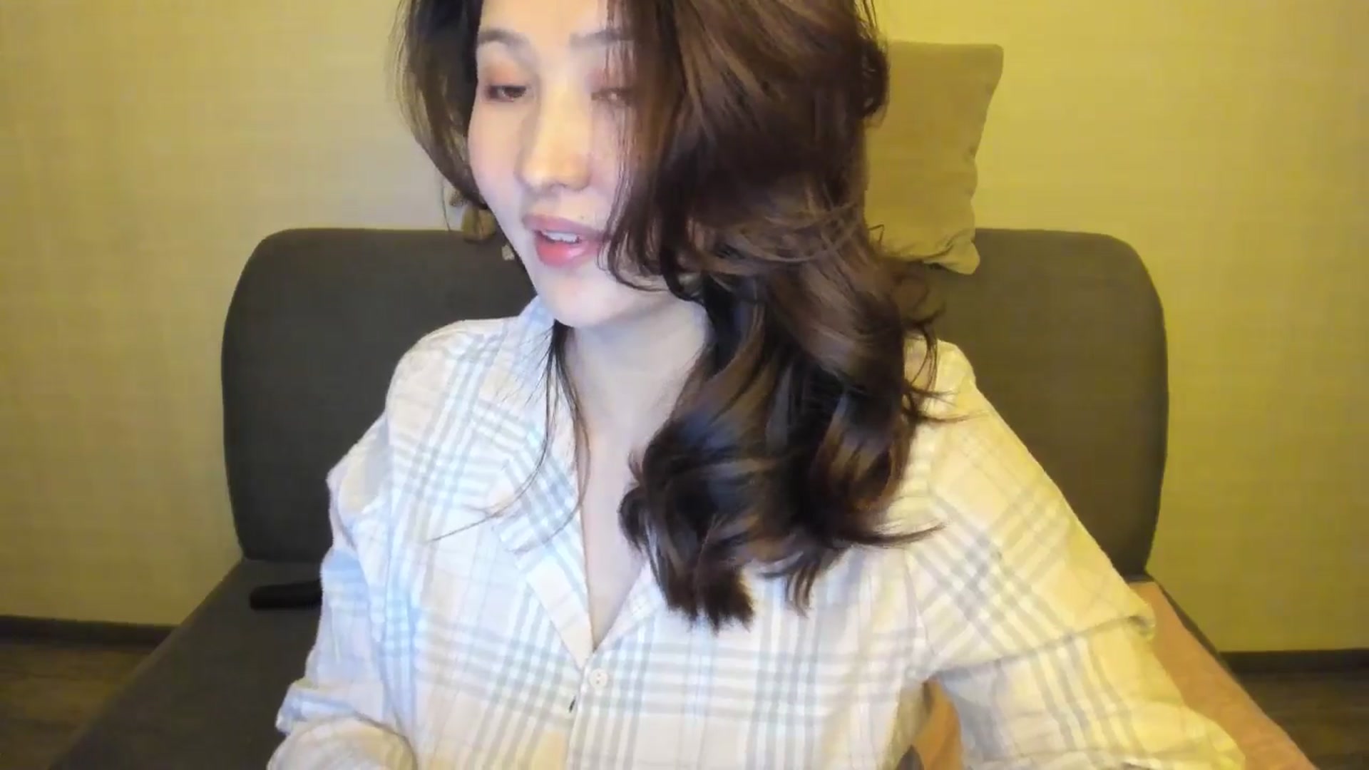 Gallery image thumbnail from Elfleur's myfreecams stream on, 01/04/2025, 22:32 image 8 of 20