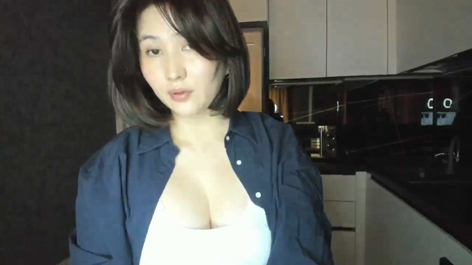 Gallery image thumbnail from Elfleur's myfreecams stream on, 03/28/2025, 04:29 image 10 of 20