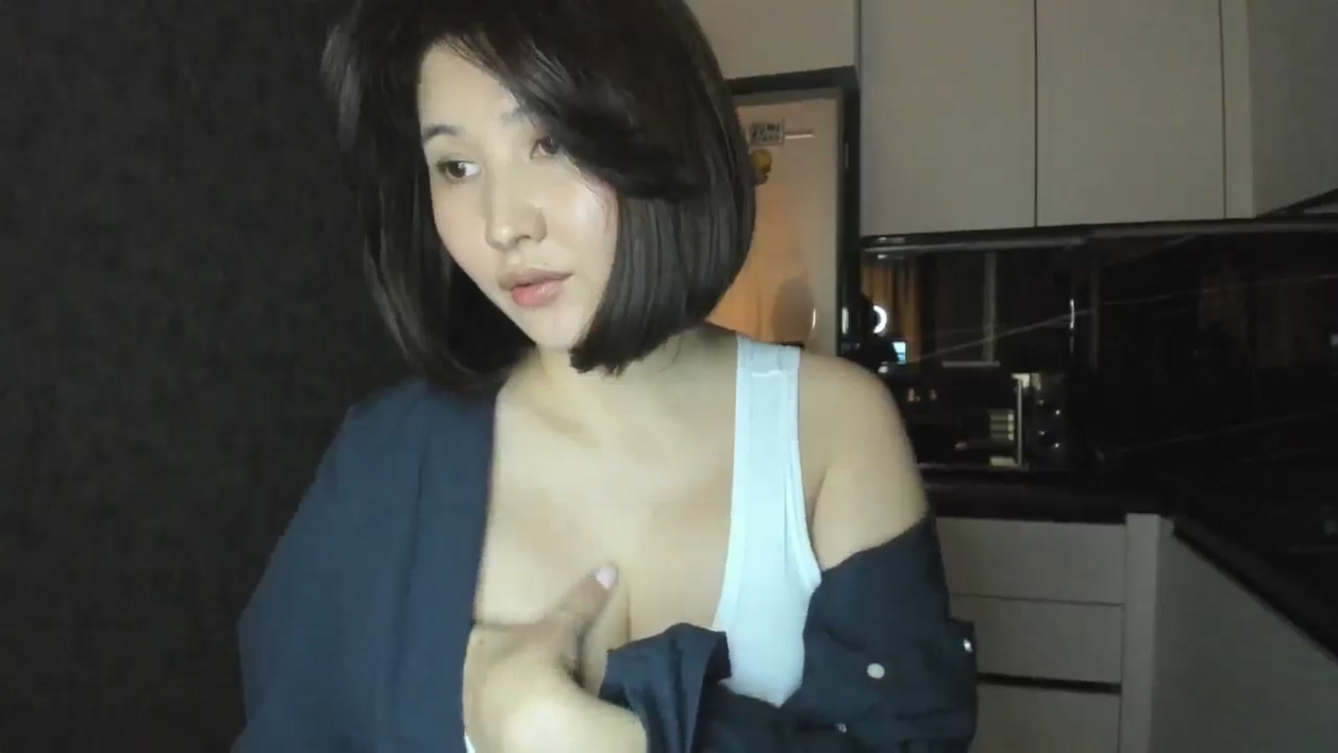 Gallery image thumbnail from Elfleur's myfreecams stream on, 03/28/2025, 04:29 image 5 of 20