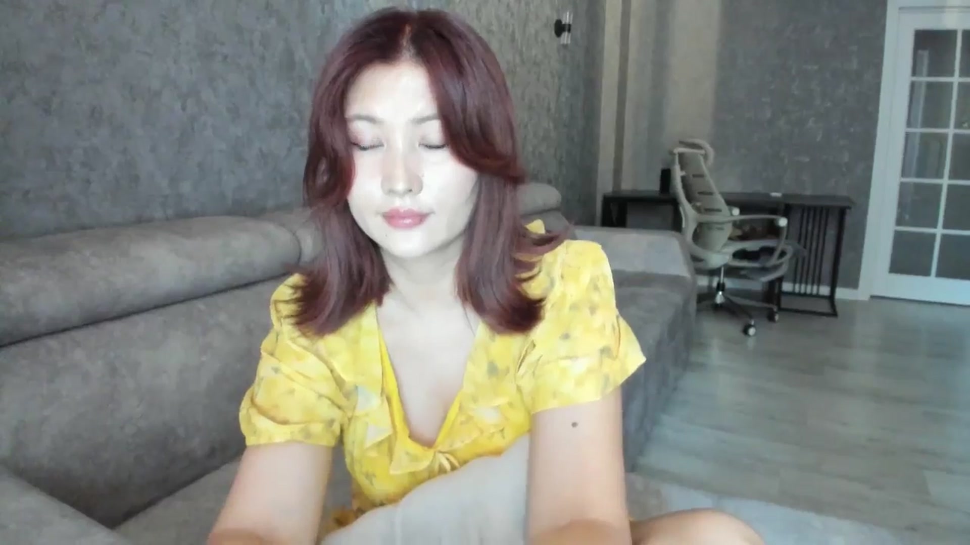 Gallery image thumbnail from Elfleur's myfreecams stream on, 08/07/2025, 05:21 image 6 of 20