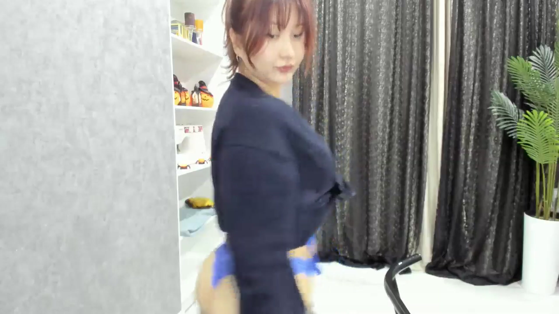 Gallery image thumbnail from Elfleur's myfreecams stream on, 10/12/2025, 17:38 image 17 of 20
