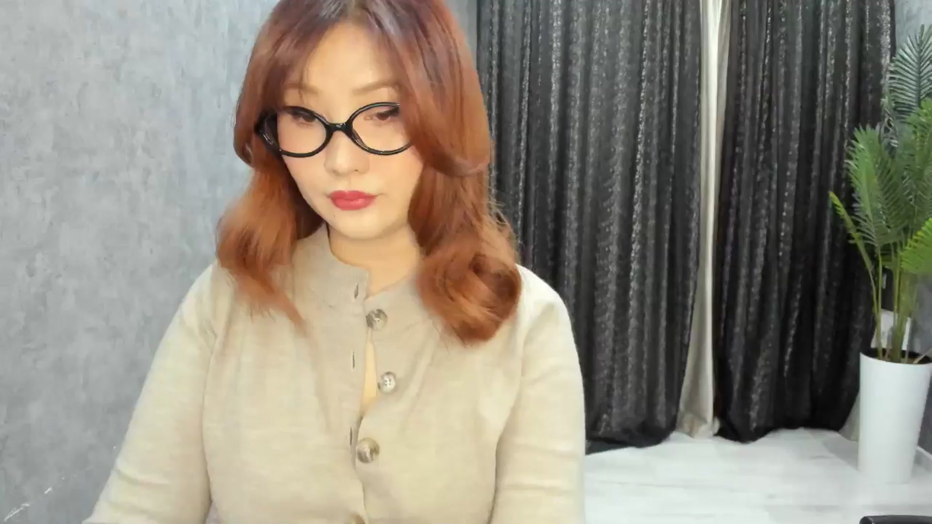 Gallery image thumbnail from Elfleur's myfreecams stream on, 11/01/2025, 21:44 image 2 of 20