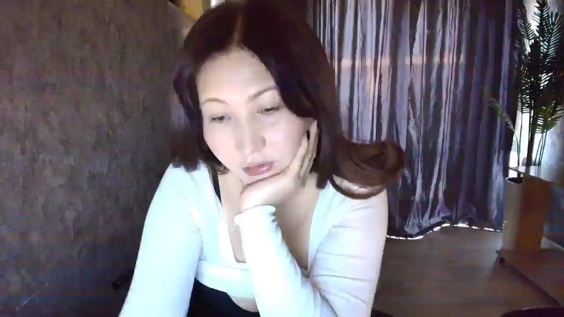 Gallery image thumbnail from Elfleur's myfreecams stream on, 12/03/2025, 03:14 image 14 of 20