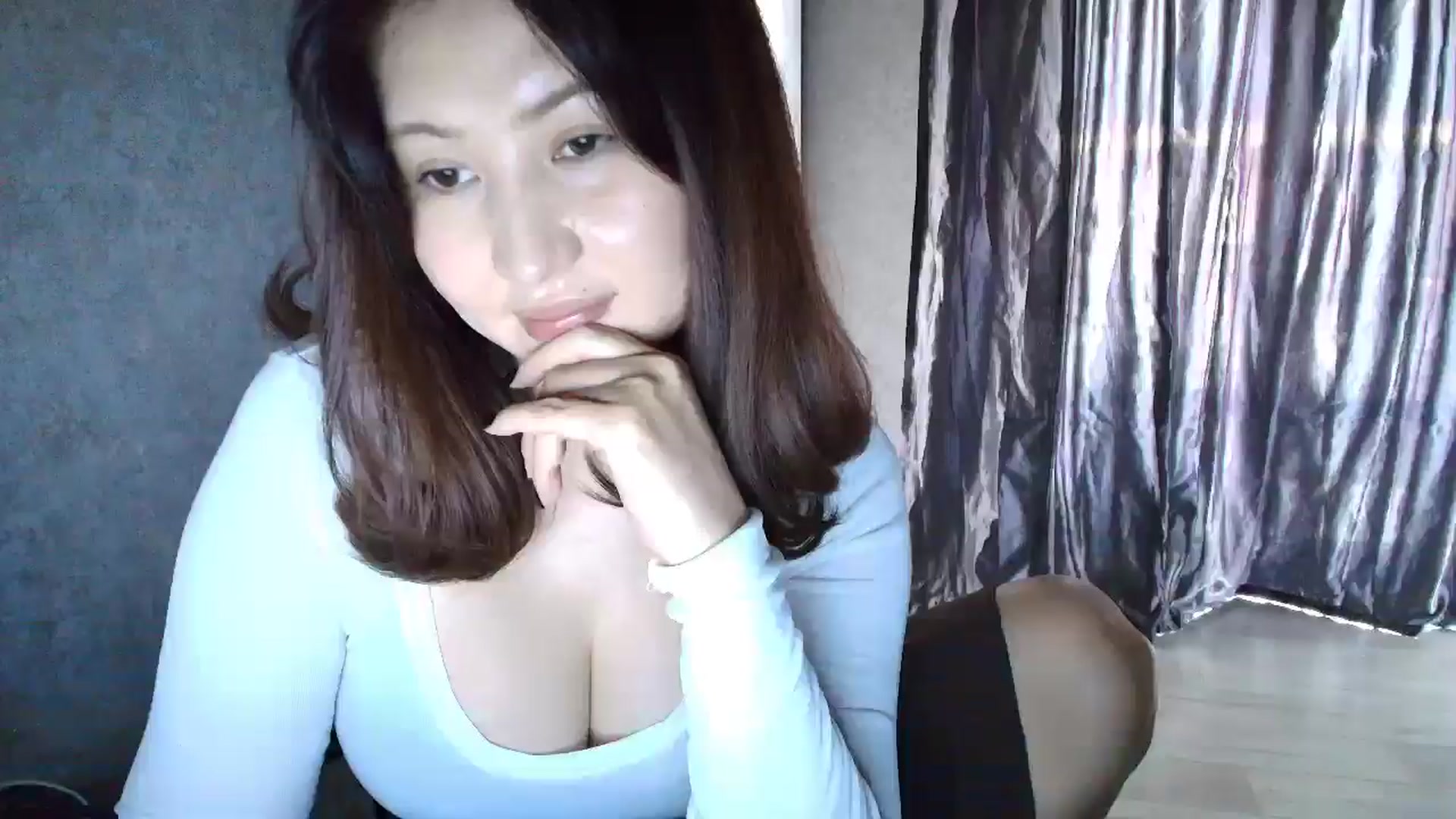 Gallery image thumbnail from Elfleur's myfreecams stream on, 12/03/2025, 04:11 image 2 of 20