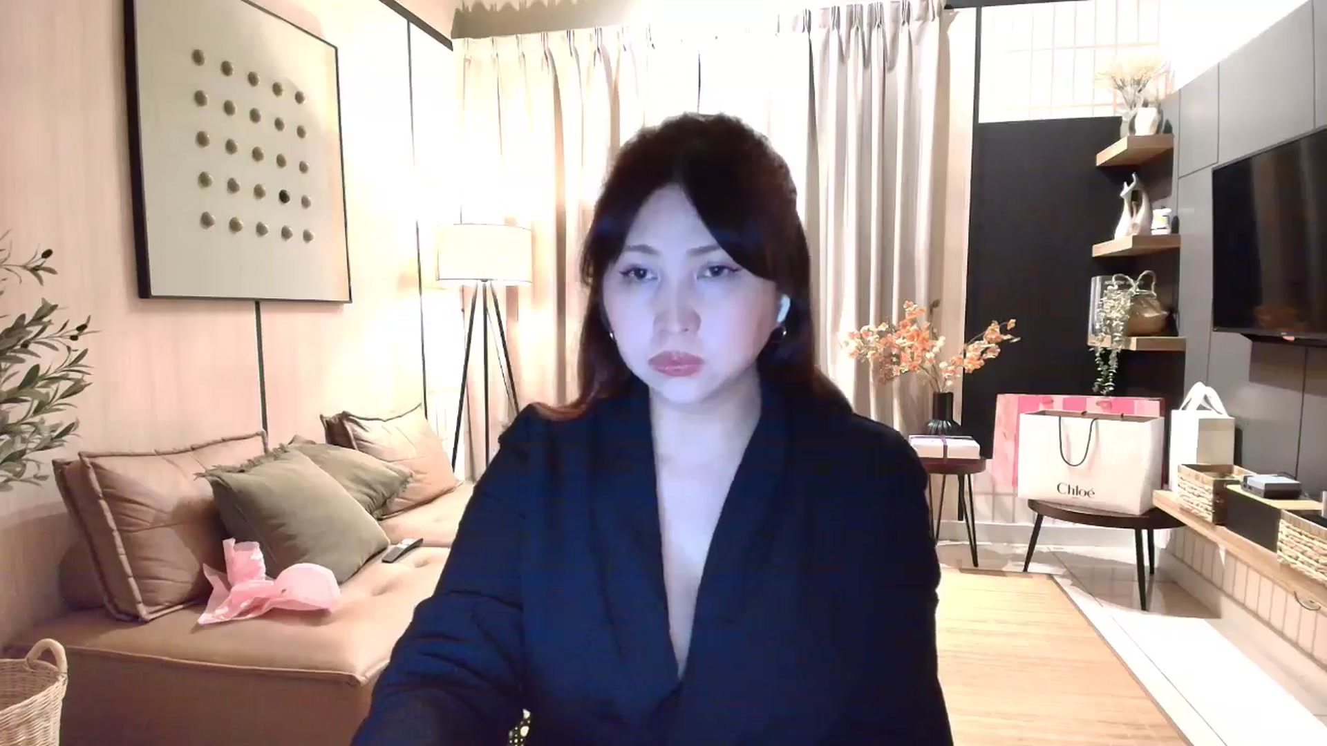 Gallery image thumbnail from Elfleur's myfreecams stream on, 12/12/2025, 23:32 image 2 of 20