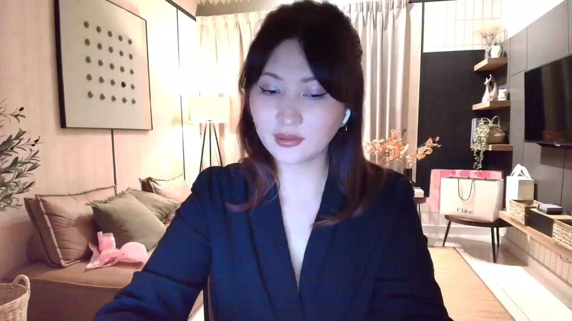 Gallery image thumbnail from Elfleur's myfreecams stream on, 12/12/2025, 23:32 image 3 of 20