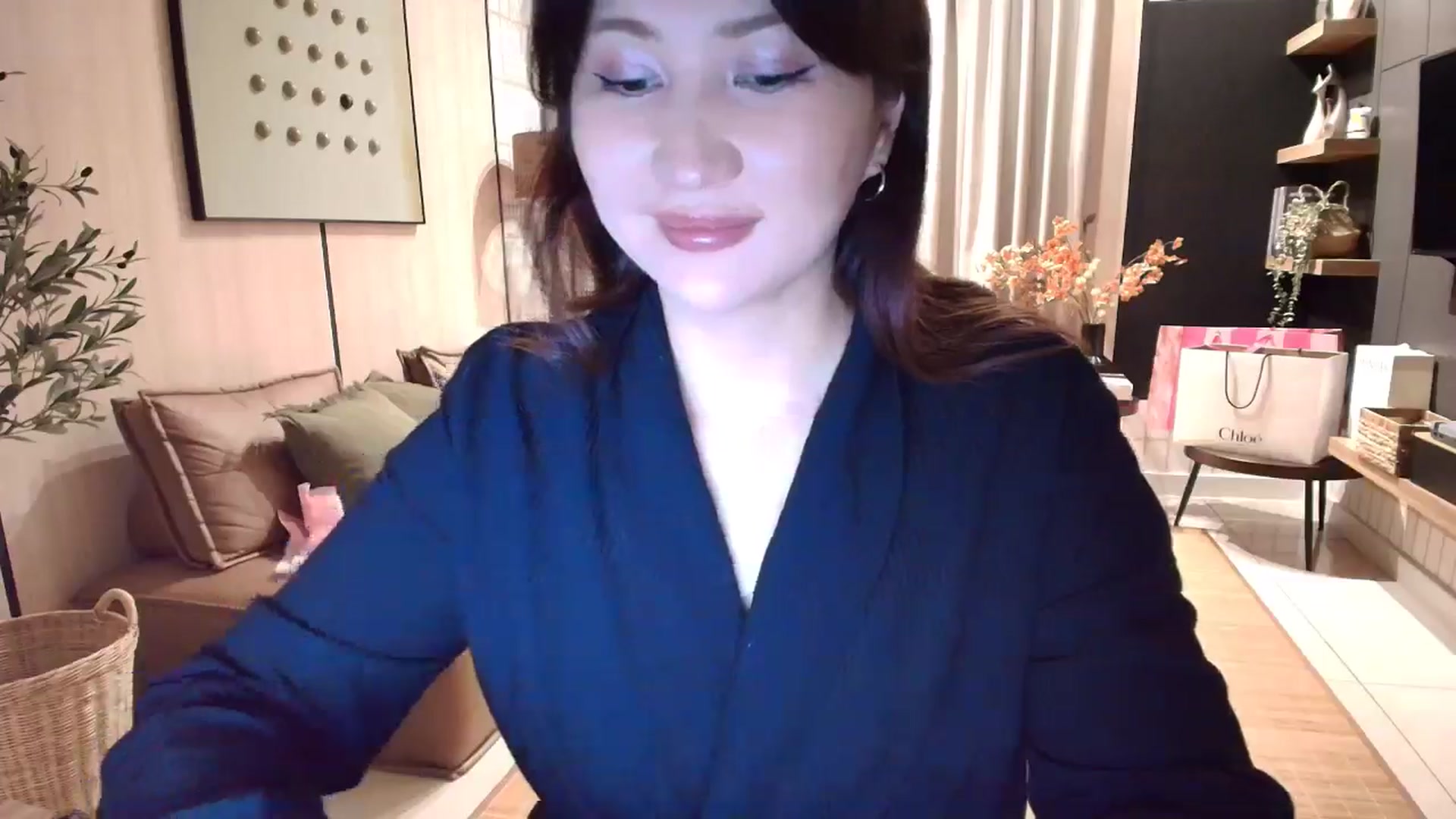 Gallery image thumbnail from Elfleur's myfreecams stream on, 12/12/2025, 23:32 image 18 of 20