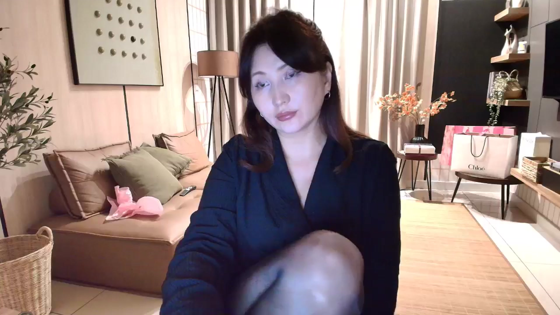 Gallery image thumbnail from Elfleur's myfreecams stream on, 12/12/2025, 23:32 image 17 of 20